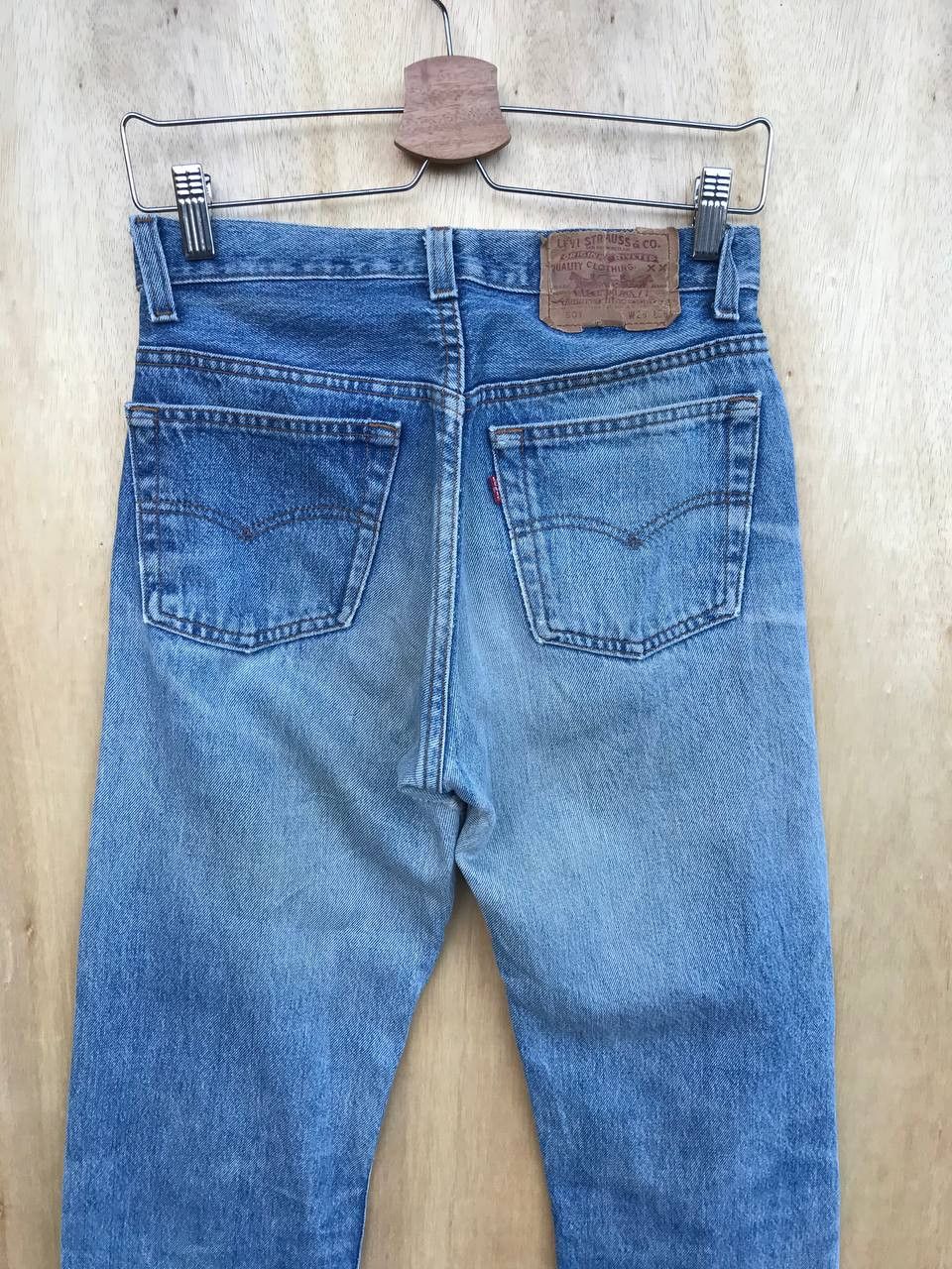 Levi's VINTAGE 1989 LEVIS 501 DISTRESSED JEAN LIGHWASH W27X30 Size US 27 - 6 Thumbnail