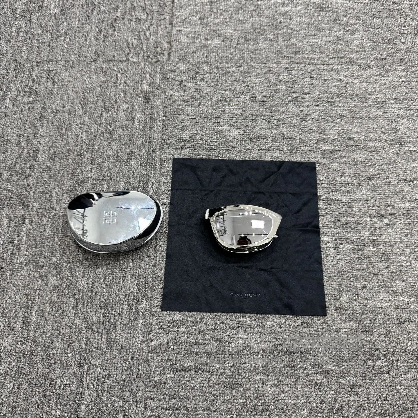 Givenchy Givenchy Folding sunglasses| Size ONE SIZE - 2 Thumbnail
