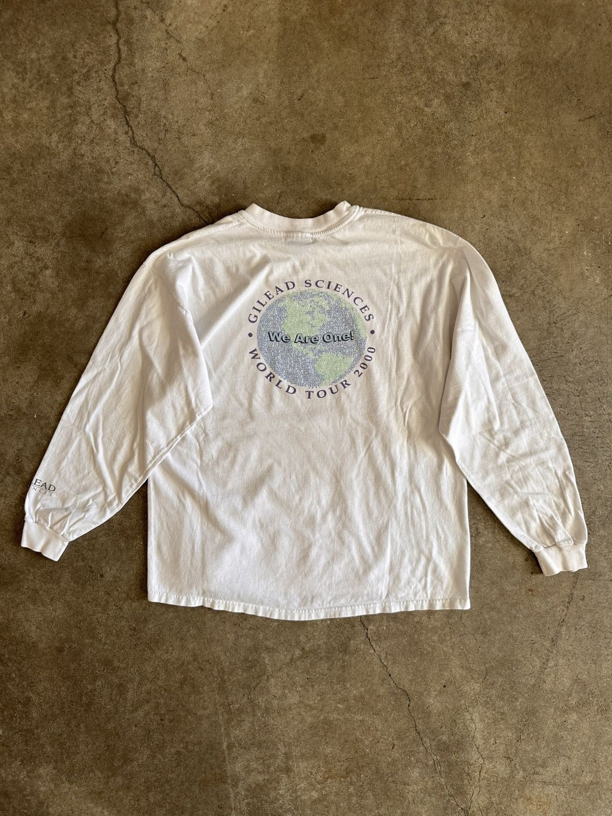 Hanes × Vintage Y2K “We Are One” Long Sleeve Tshirt Size US XL / EU 56 / 4 - 1 Thumbnail
