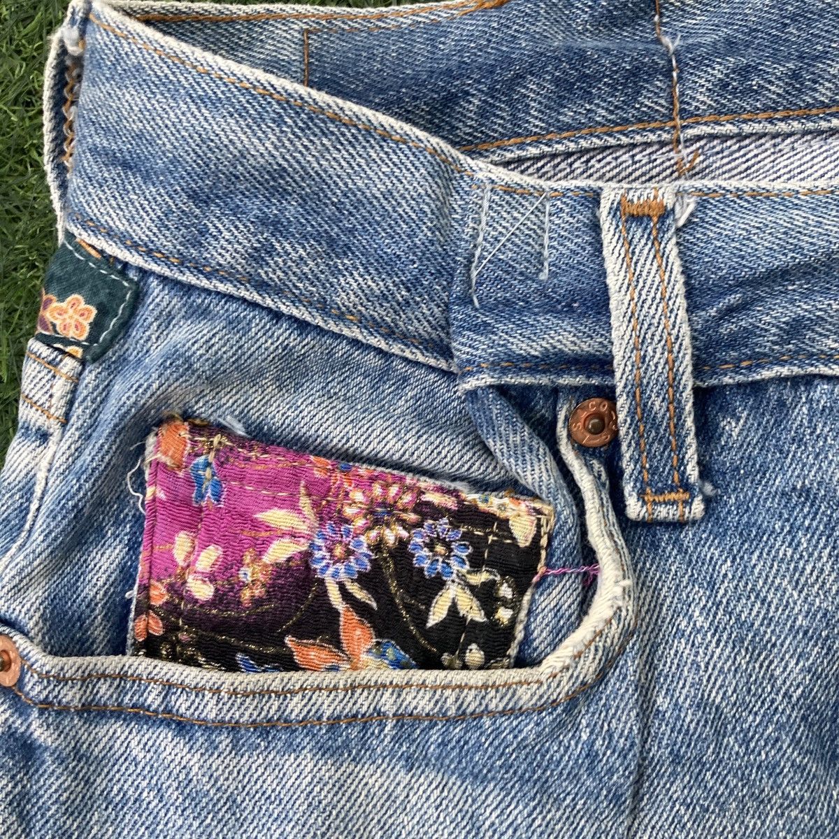 Levi's × Levi's Vintage Clothing × Vintage VINTAGE 90s LEVI’S 501 DISTRESSED JEANS Size US 34 / EU 50 - 9 Thumbnail