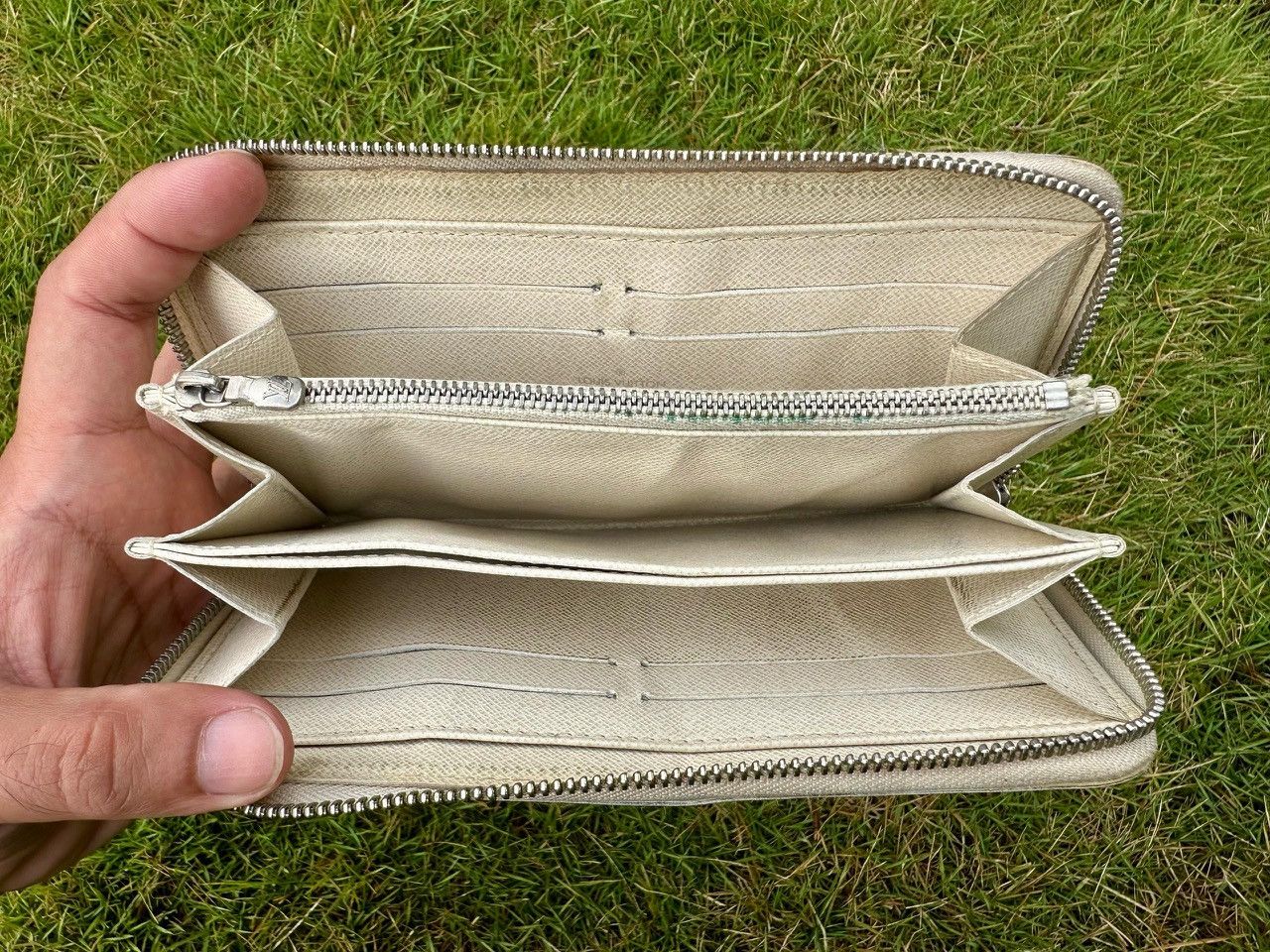 Louis Vuitton Authentic Louis Vuitton Ivory Epi Leather Zippy Wallet Size ONE SIZE - 4 Thumbnail
