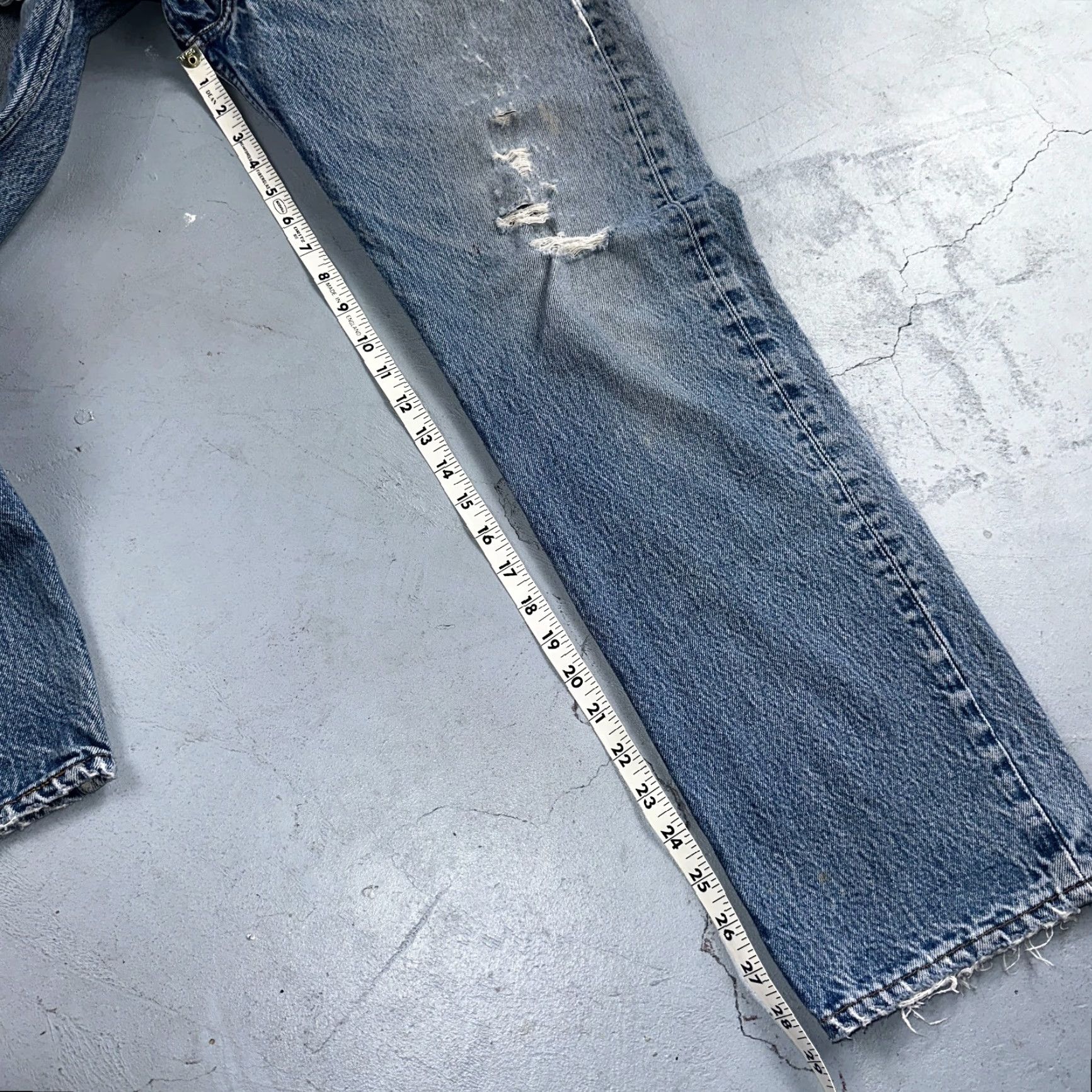 Levi's Vintage Levi's 501 Jeans Men’s Regular Fit Straight Leg 35x32 Blue Light Wash 90s USA Size US 35 - 5 Thumbnail