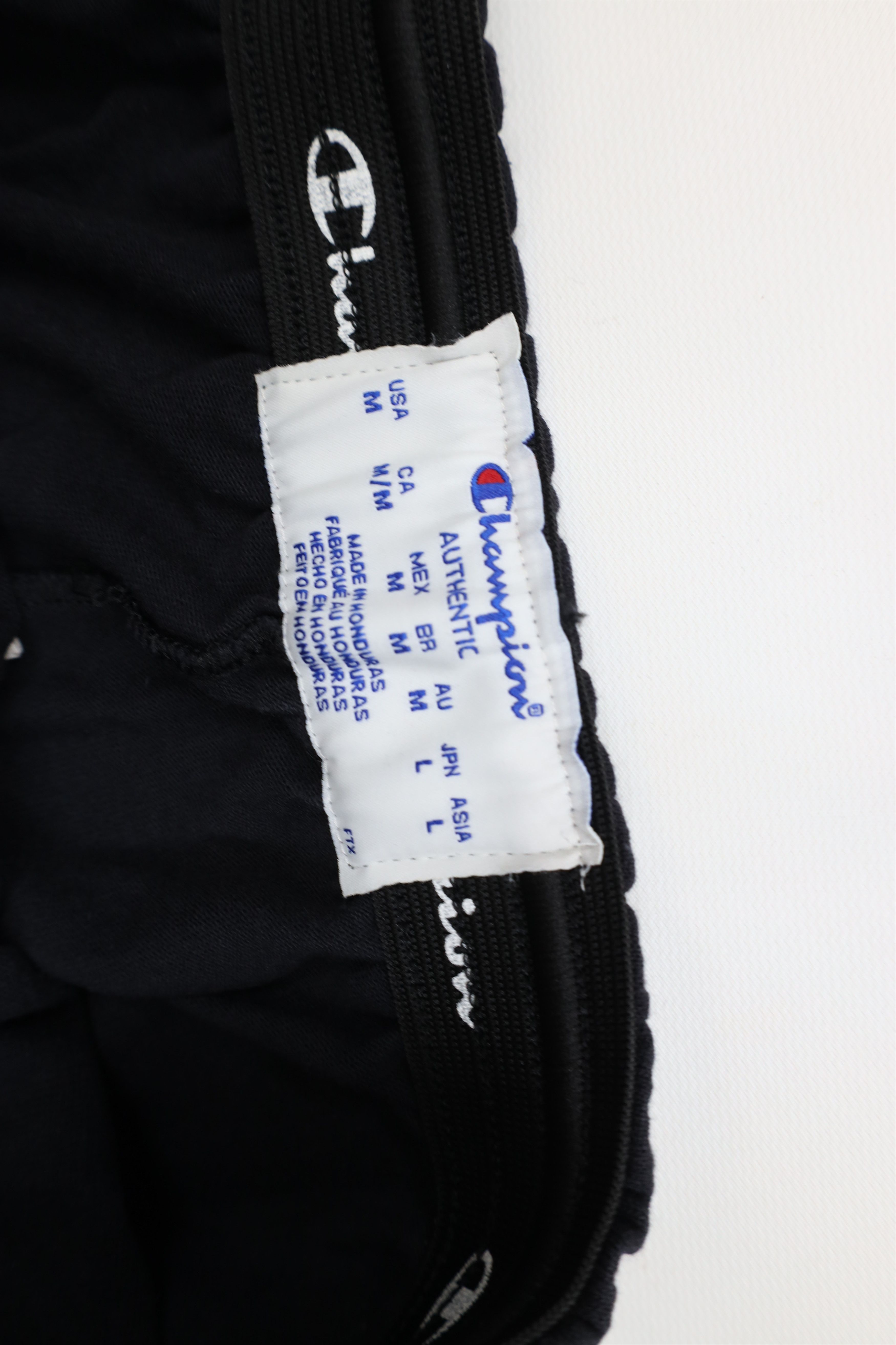Champion Vintage Champion Classic Logo Above Knee Heavyweight Shorts Size US 32 / EU 48 - 9 Thumbnail