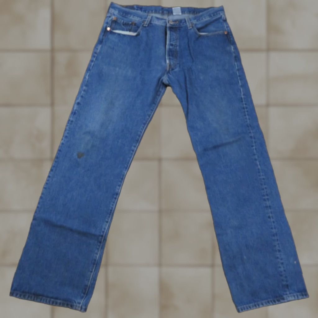 Levi's VINTAGE Levi's 501 Jeans Straight Leg Button Fly Blue 37X32 Men Regular Denim Cotton 90s USA Size US 37 - 1 Thumbnail