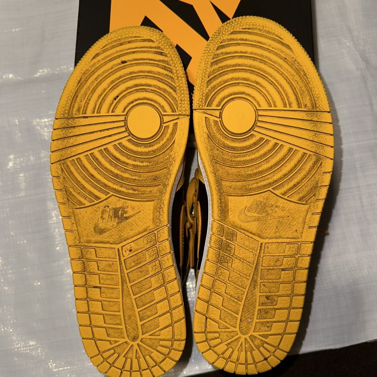 Jordan Brand × Nike Jordan 1 pollen Size US 9 / EU 42 - 3 Thumbnail