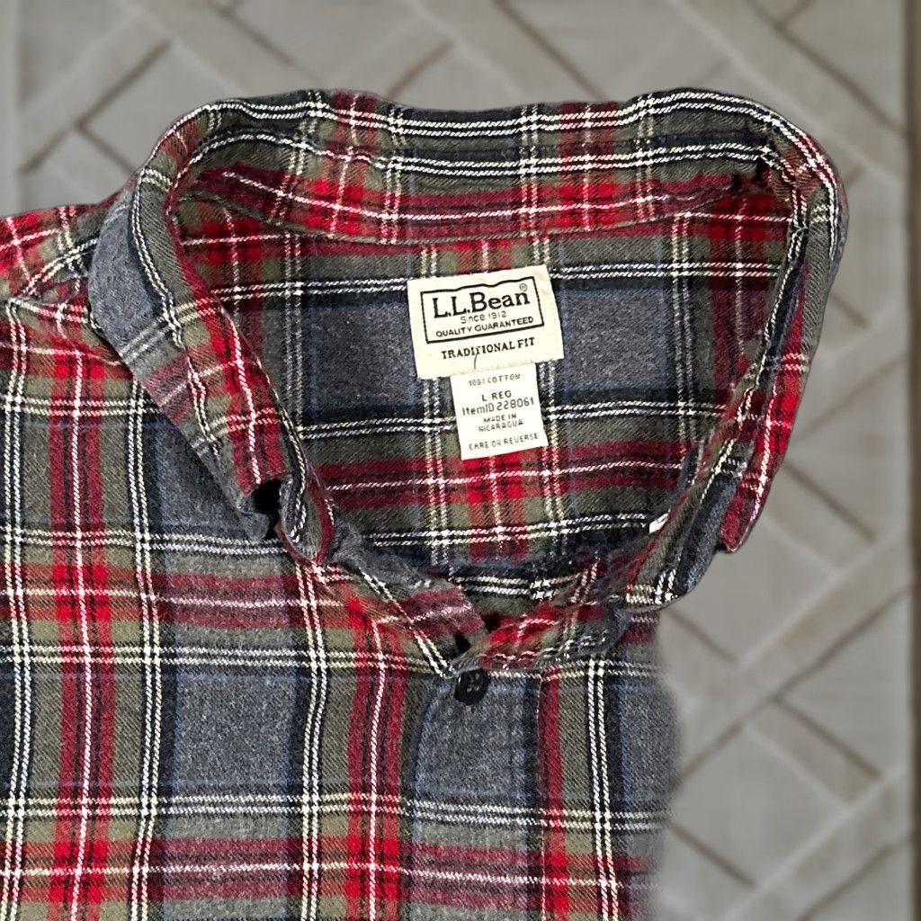 Vintage VINTAGE L.L. Bean Flannel Shirt Adult Large Red Gray Plaid Traditional Fit Button-Up Classic Outdoor Mens Size US L / EU 52-54 / 3 - 1 Thumbnail