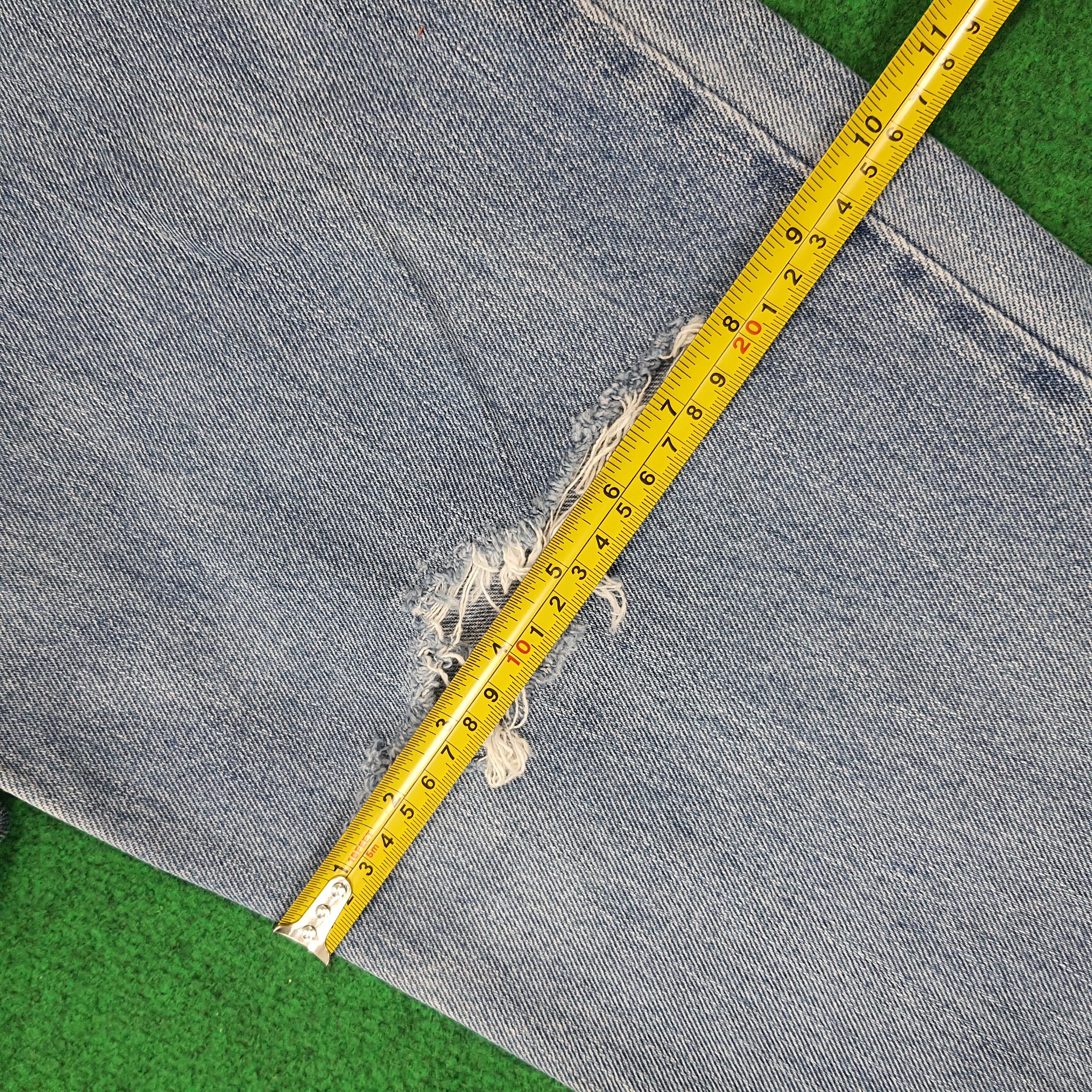 Levi's Vintage Levi's 550 90s Distressed Light Wash Jeans C272N7 Size US 36 / EU 52 - 16 Thumbnail