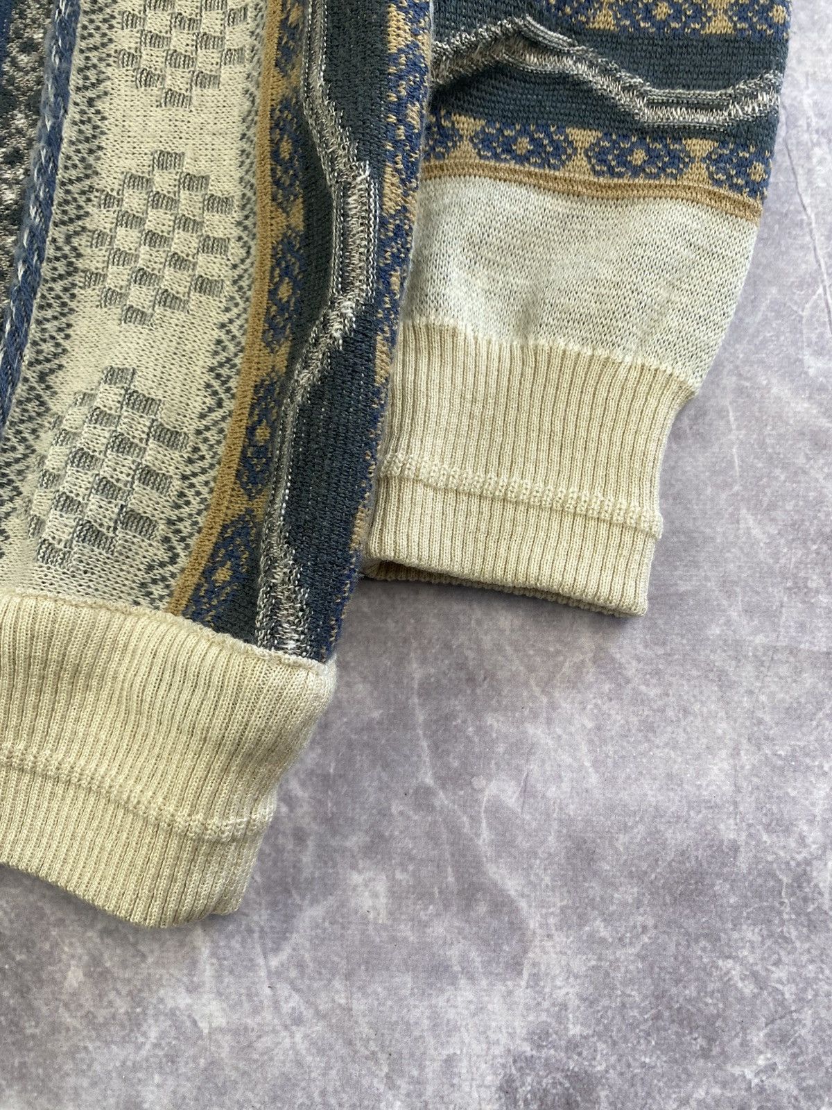 Other Vintage 3-D Coogi Style Sweater Size: L Size US L / EU 52-54 / 3 - 10 Thumbnail