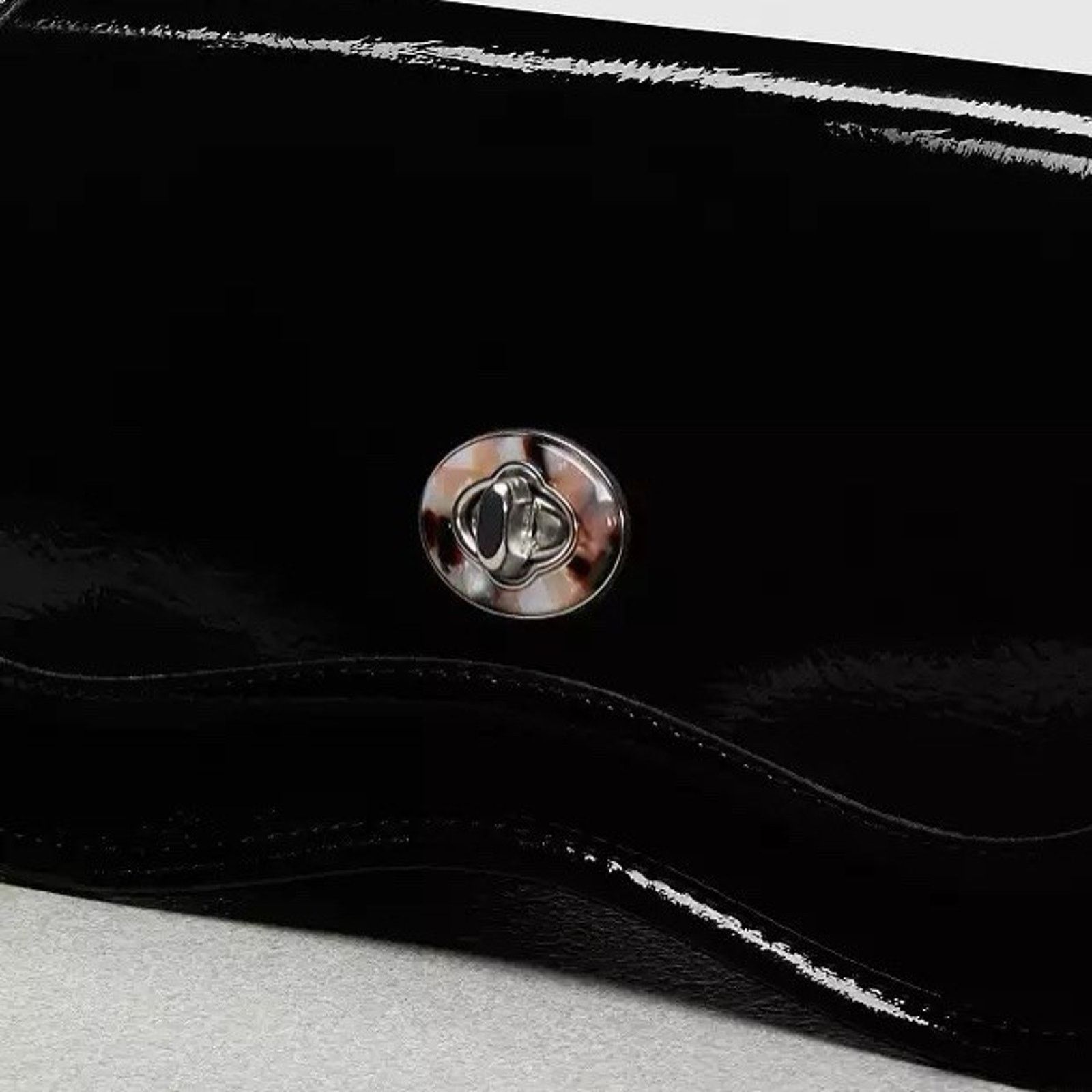 Coach NWT Coach Wavy Dinky Bag Patent Leather CQ056 Black Size ONE SIZE - 9 Thumbnail