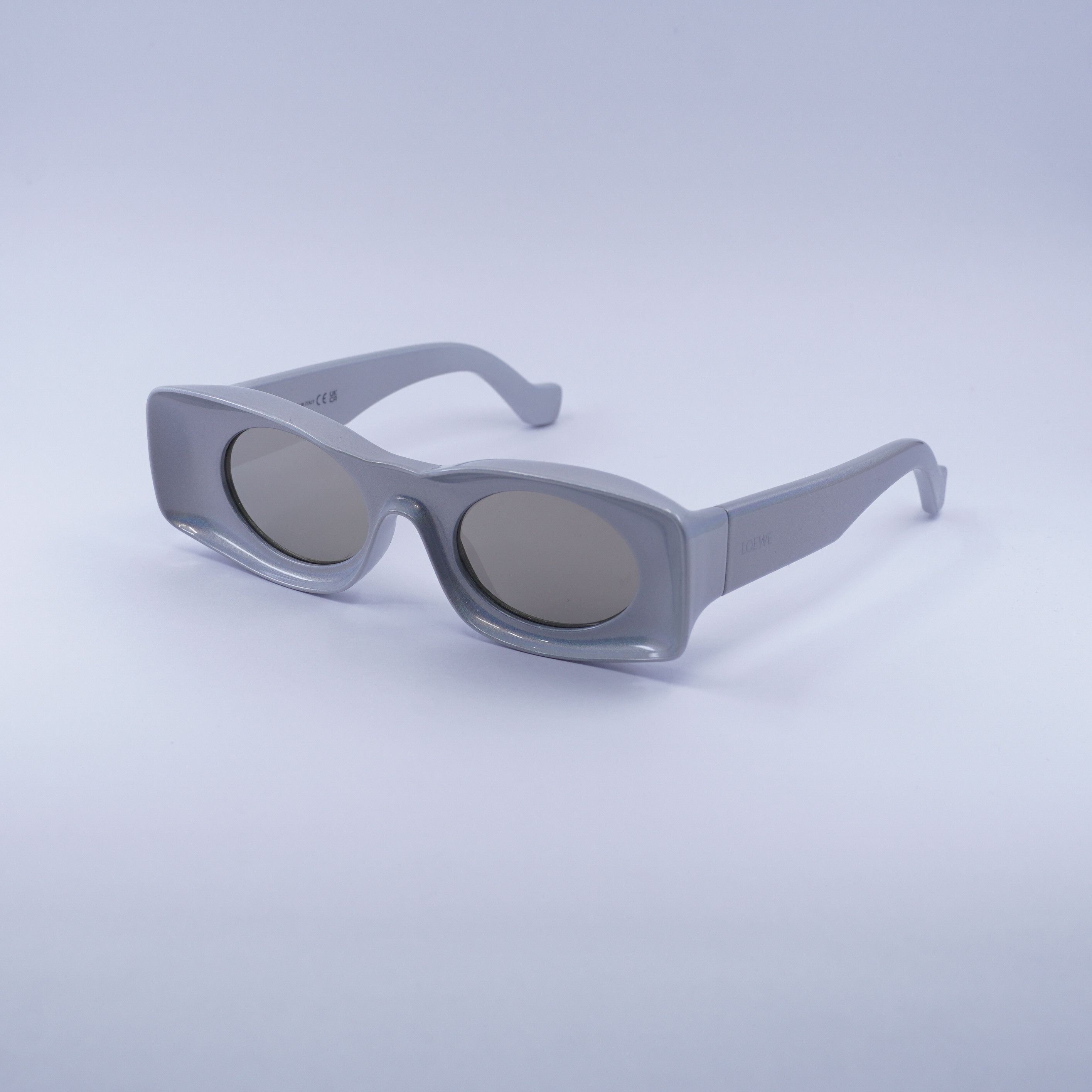 Loewe Loewe LW40033I 24C Sunglasses Pearlescent Rectangle Frame Size ONE SIZE - 1 Thumbnail
