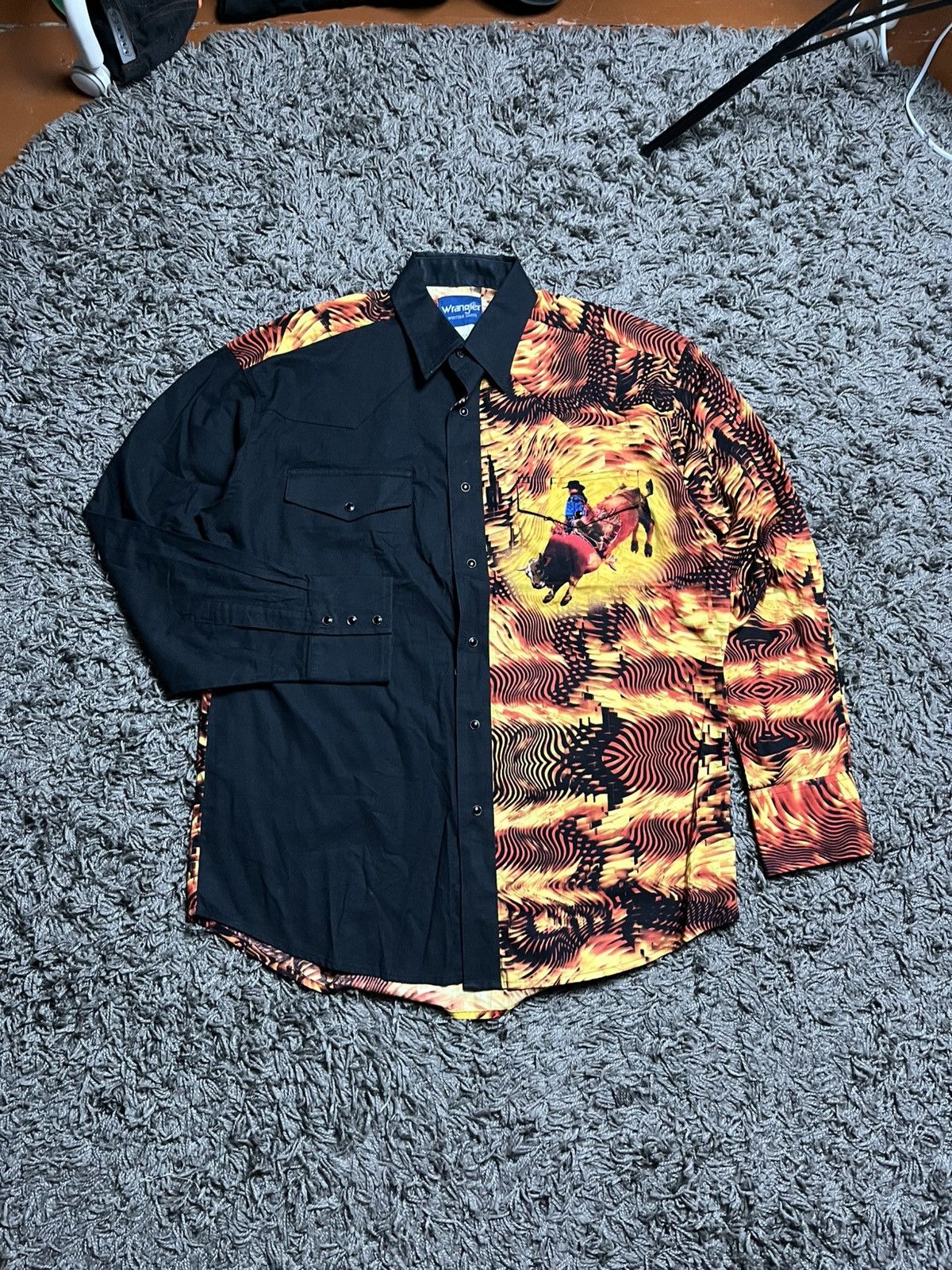 Wrangler RARE Vintage 90s Wrangler Rodeo Bull Graphic Flame Shirt Size US L / EU 52-54 / 3 - 2 Thumbnail