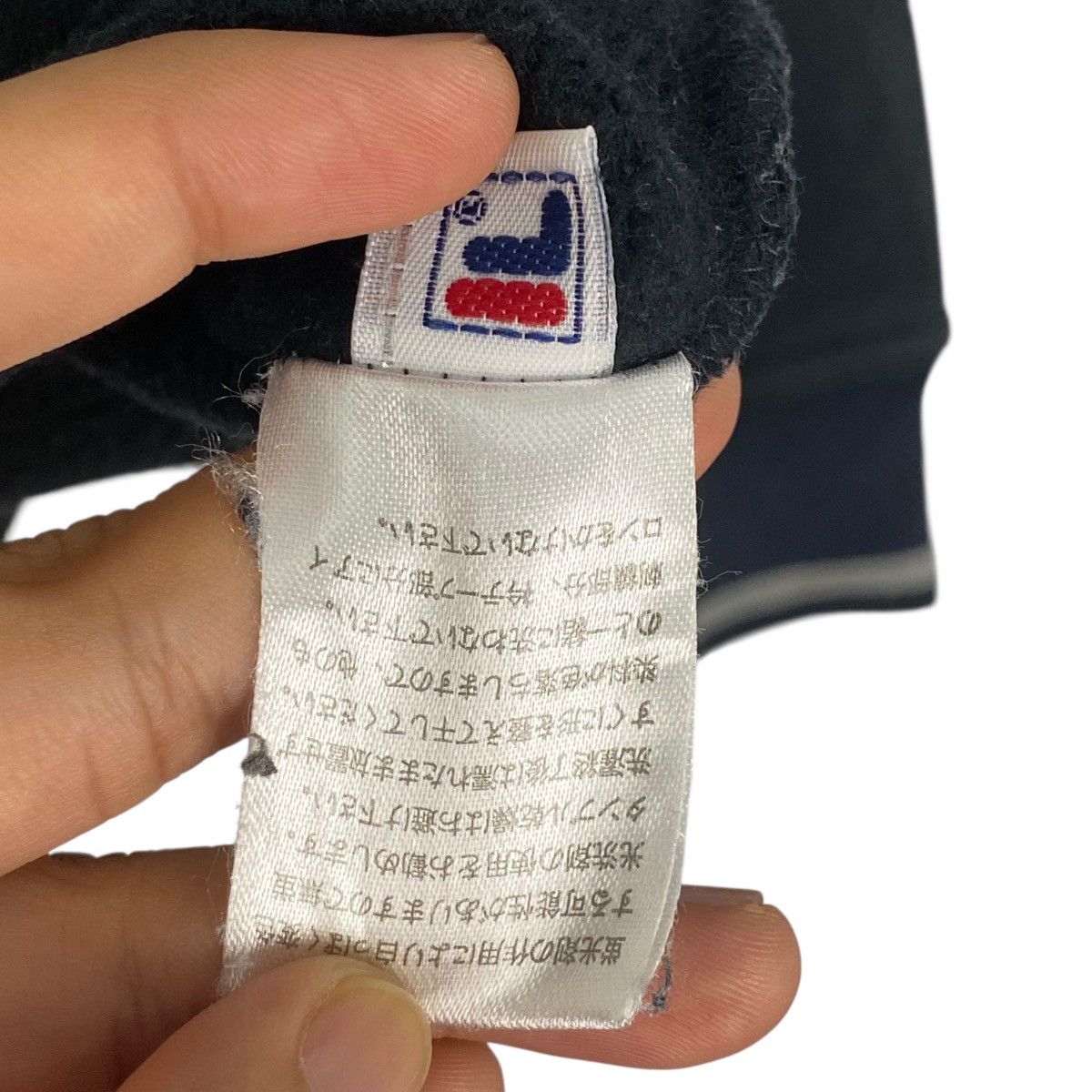 Vintage Vintage Fila Sweatshirt Crewneck Patch Logo Black Size L Size US L / EU 52-54 / 3 - 5 Thumbnail