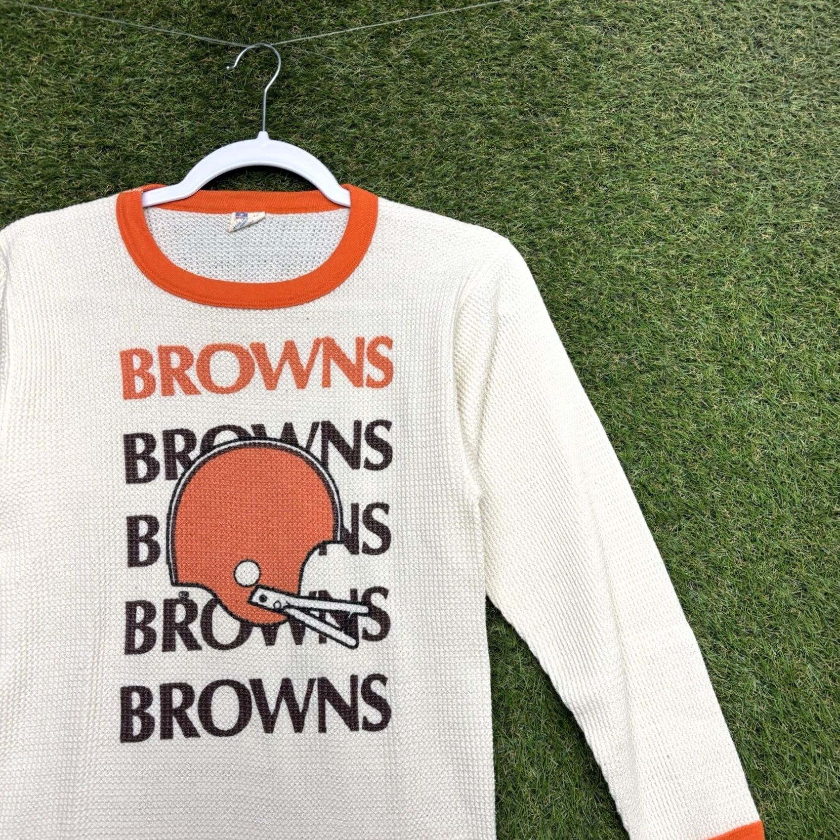 NFL VINTAGE NFL Cleveland Browns Thermal Shirt Mens M Long Sleeve Logo 90s White Cotton 95/5 Embroidered Crew Neck Sports Mens Size US M / EU 48-50 / 2 - 2 Thumbnail