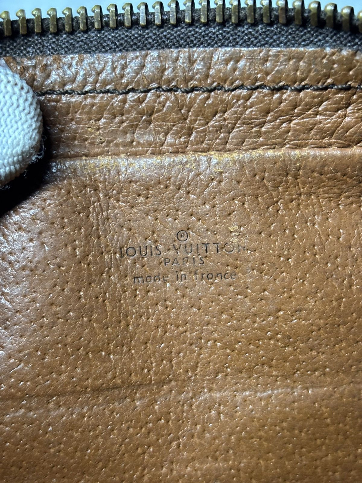 Louis Vuitton (very worn) Louis Vuitton Cluth Bag Vintage Size ONE SIZE - 11 Thumbnail