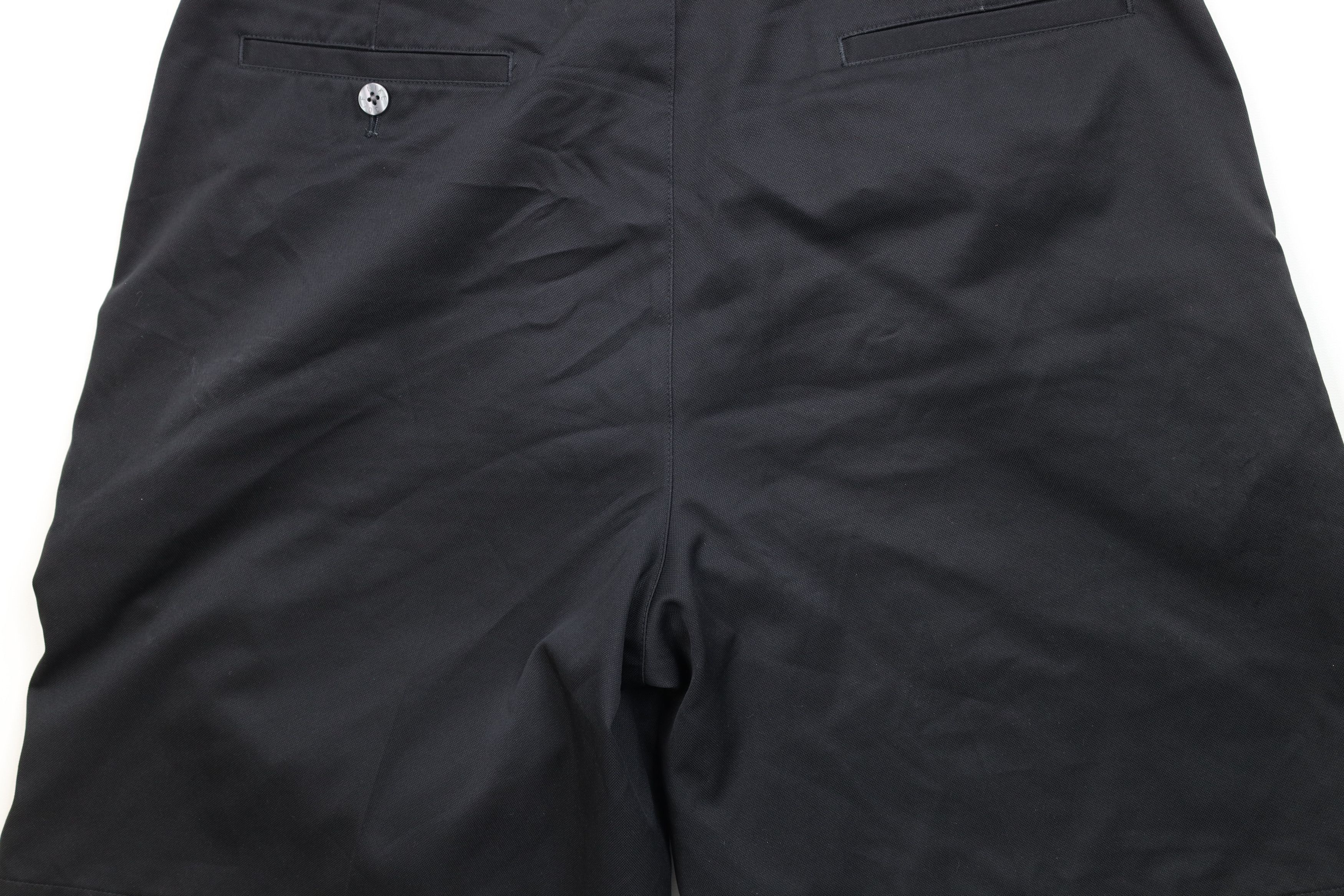 Nike Vintage Y2K Nike Golf Mini Swoosh Pleated Chino Shorts Black Size US 36 / EU 52 - 9 Thumbnail