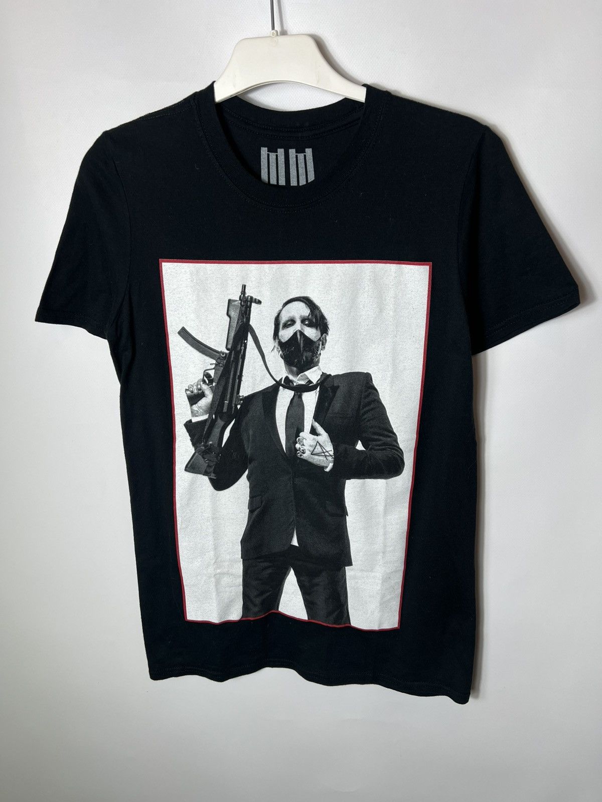 Band Tees Vintage streetwear band Rock Tour Marilyn Manson Gun T-shirt Size US S / EU 44-46 / 1 - 1 Thumbnail