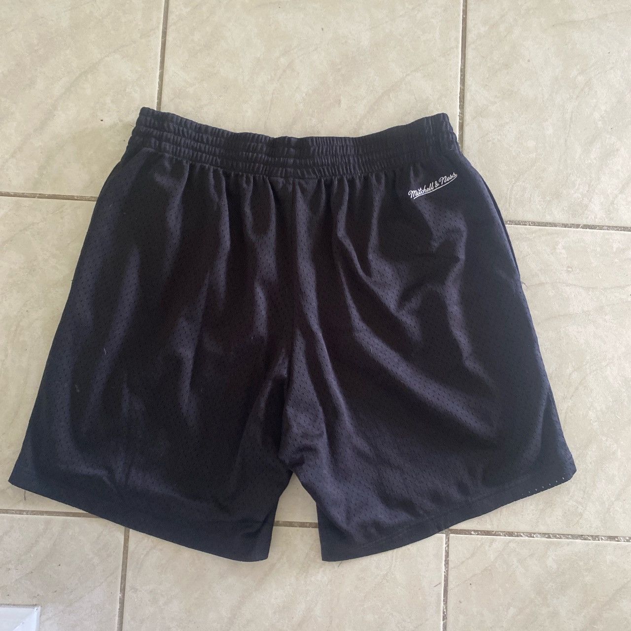 Mitchell & Ness Xl Mitchel & Ness 1996 finals Chicago Bulls shorts Size US 40 / EU 56 - 4 Thumbnail