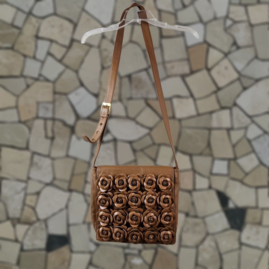 Vintage Clever Carriage Handcrafted Rose Bouquet Leather Crossbody Bag Women Brown Size ONE SIZE - 1 Thumbnail