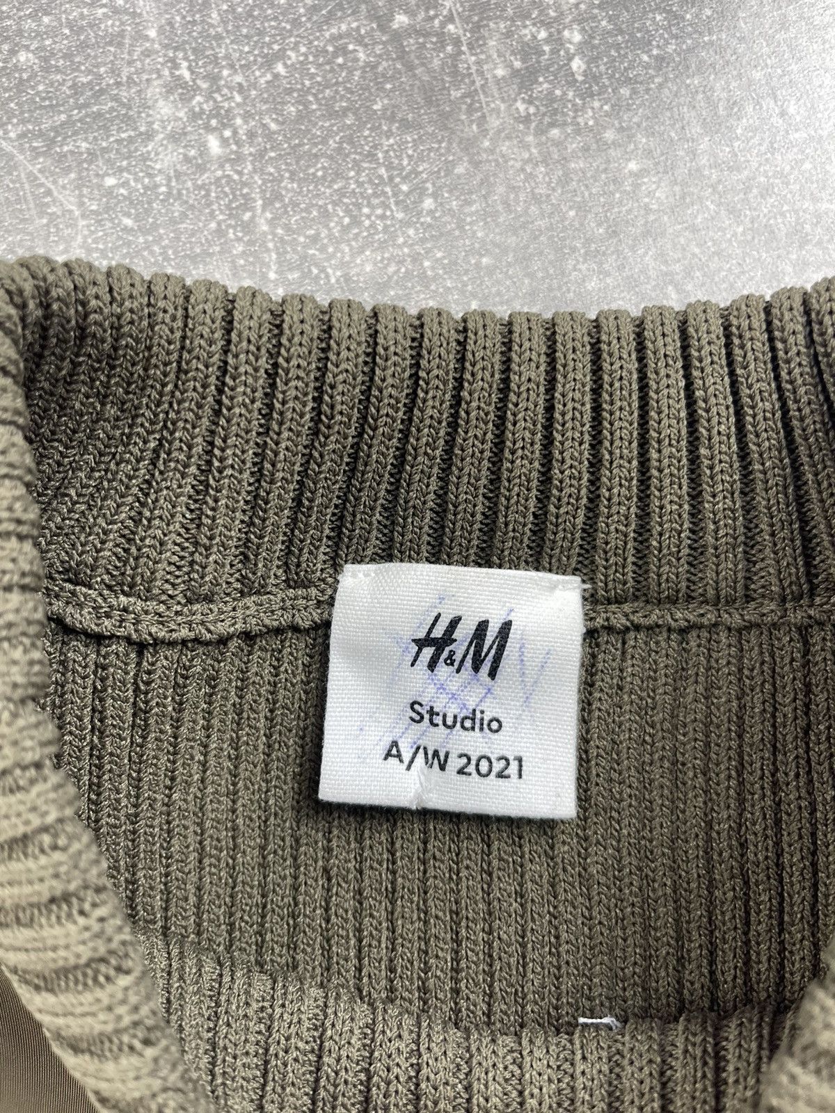 Acne Studios × H&M × Japanese Brand H&M Studio A/W 2021 Khaki Green Rib Knit Crop Sweater Size S / US 4 / IT 40 - 8 Thumbnail
