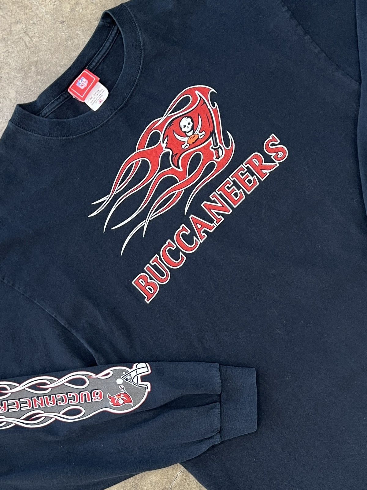NFL Vintage NFL Tampa Buccaneers Football Long Flame Sleeve XL Size US XL / EU 56 / 4 - 1 Thumbnail