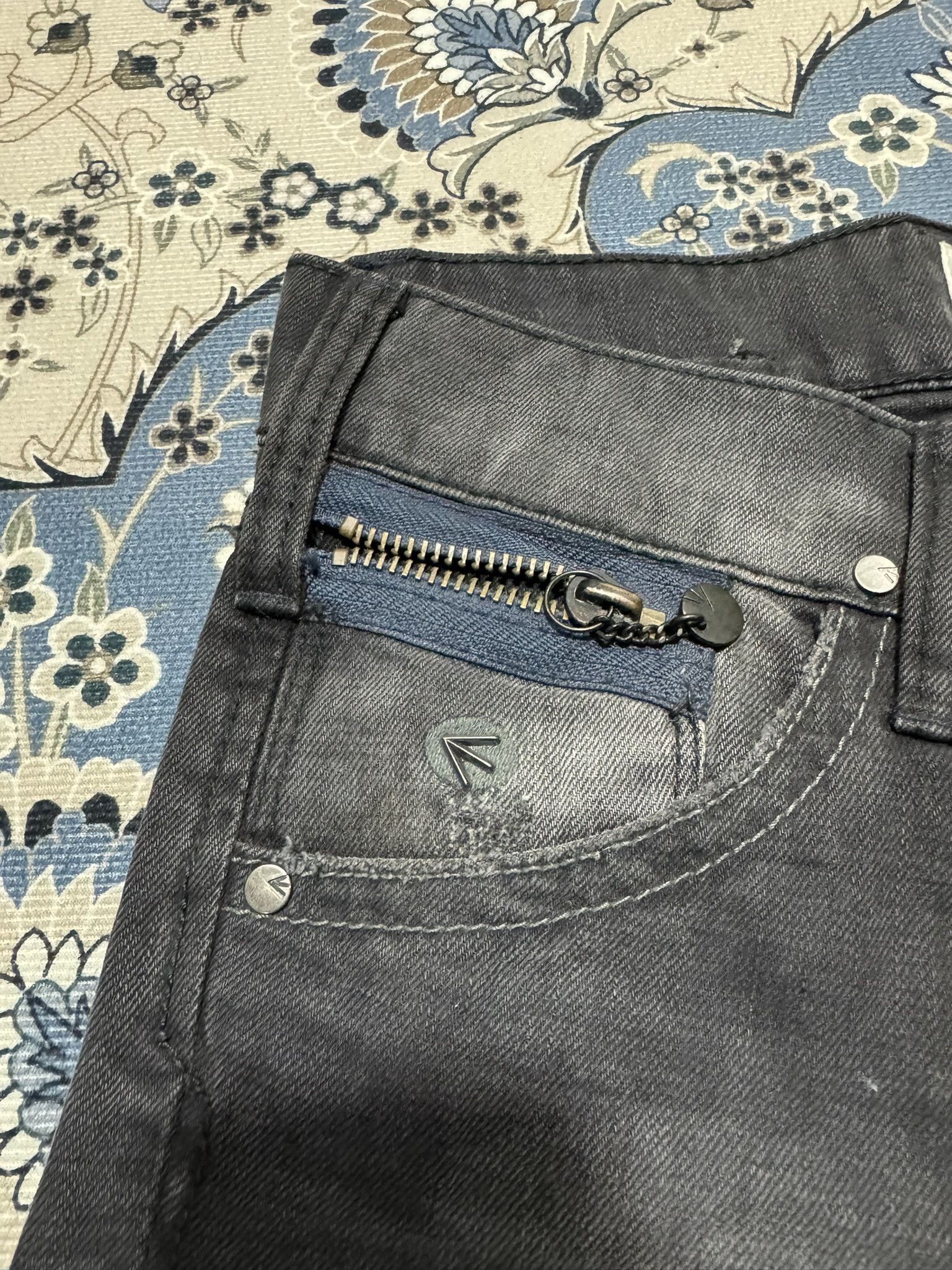 20471120 × Beauty Beast × Energie Y2K Energie Style Clash Slim Morris Distressed Jeans Size US 30 / EU 46 - 4 Thumbnail