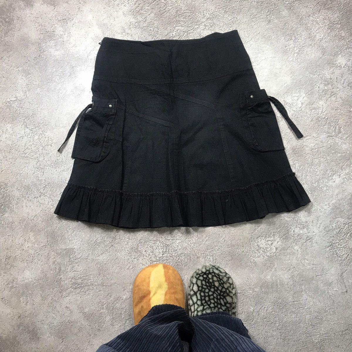 Vintage Y2K Black Pleated Mini Skirt Ruffled Hem Streetwear Slim 33 Size 33" - 5 Thumbnail