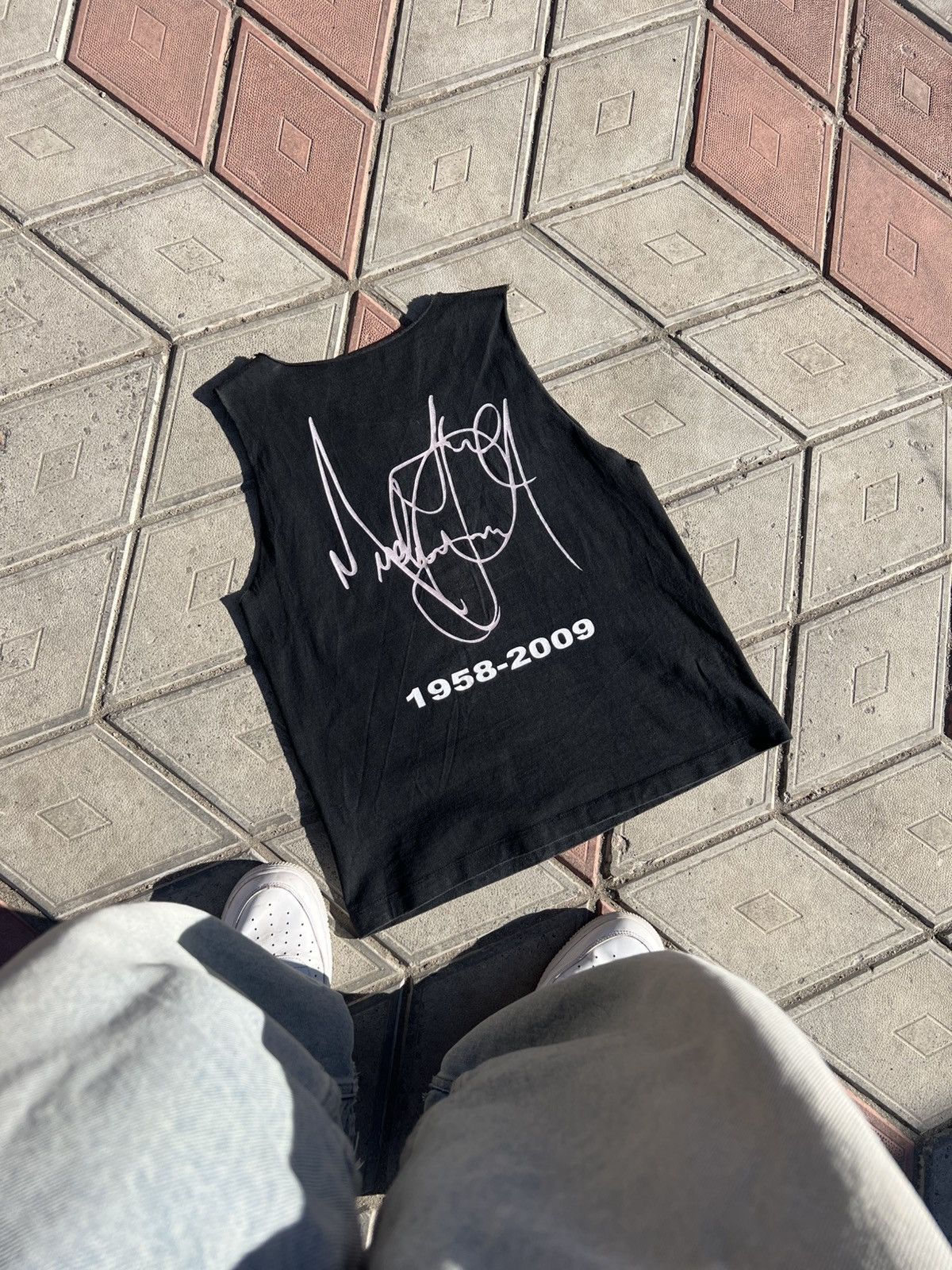 Band Tees × Vintage VINTAGE MICHAEL JACKSON KING OF POP AOP T SHIRT 1985-2009 Size US S / EU 44-46 / 1 - 2 Thumbnail