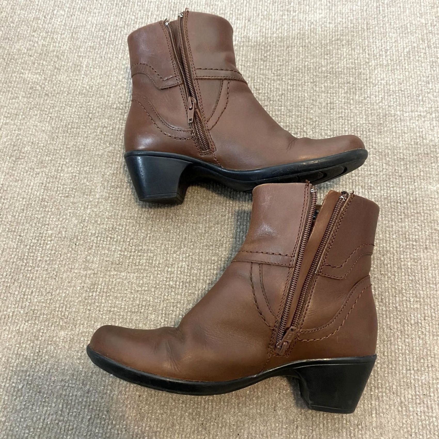 Clarks Clarks Bendables Booties Womens 7 Brown Leather Ankle Zip Buckle Low Heel Casual Workwear Bootie Women Brown Leather Ankle Boot Clarks Bendables Size US 7 / IT 37 - 3 Thumbnail