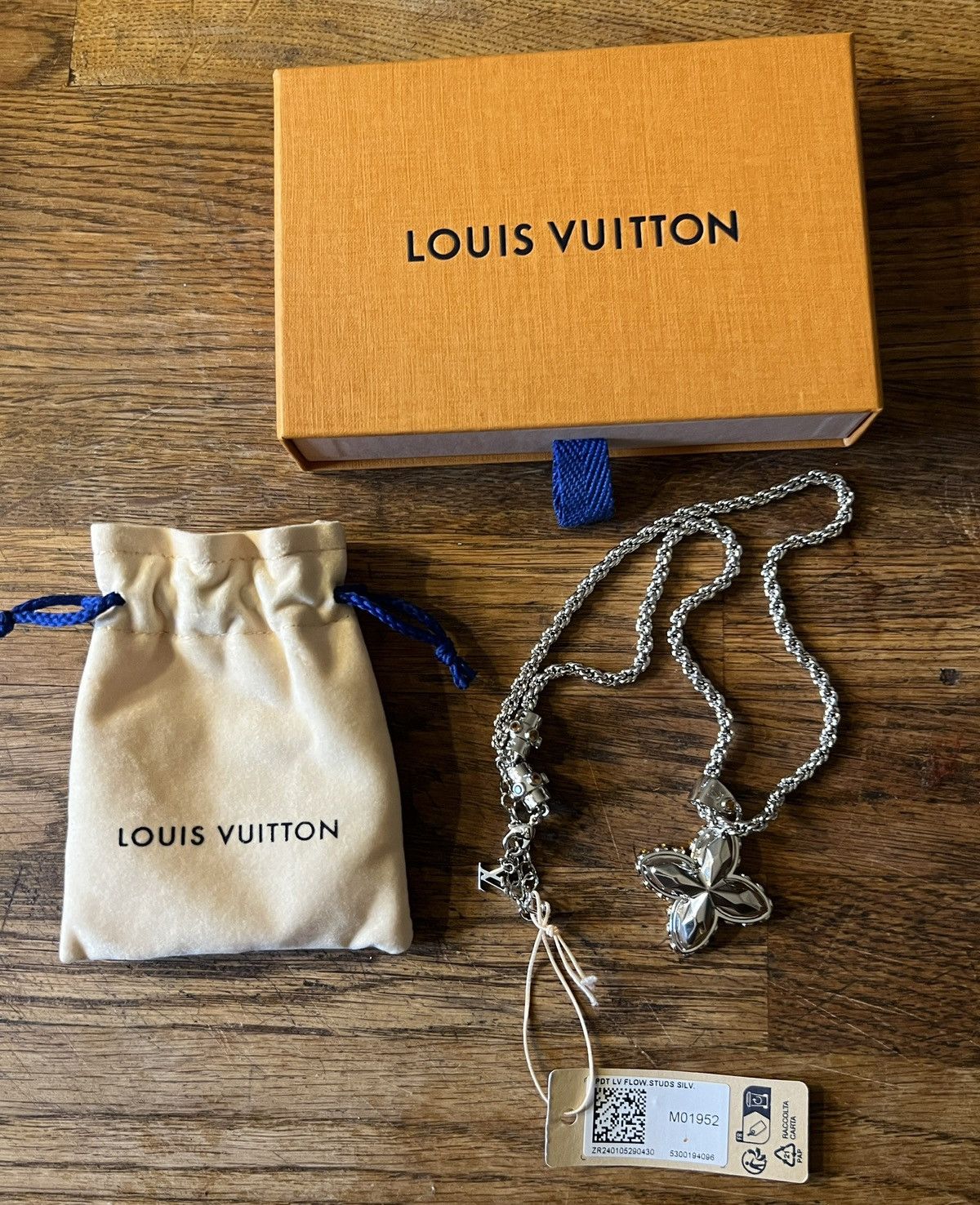 Louis Vuitton Flower Cut Pendant | Grailed