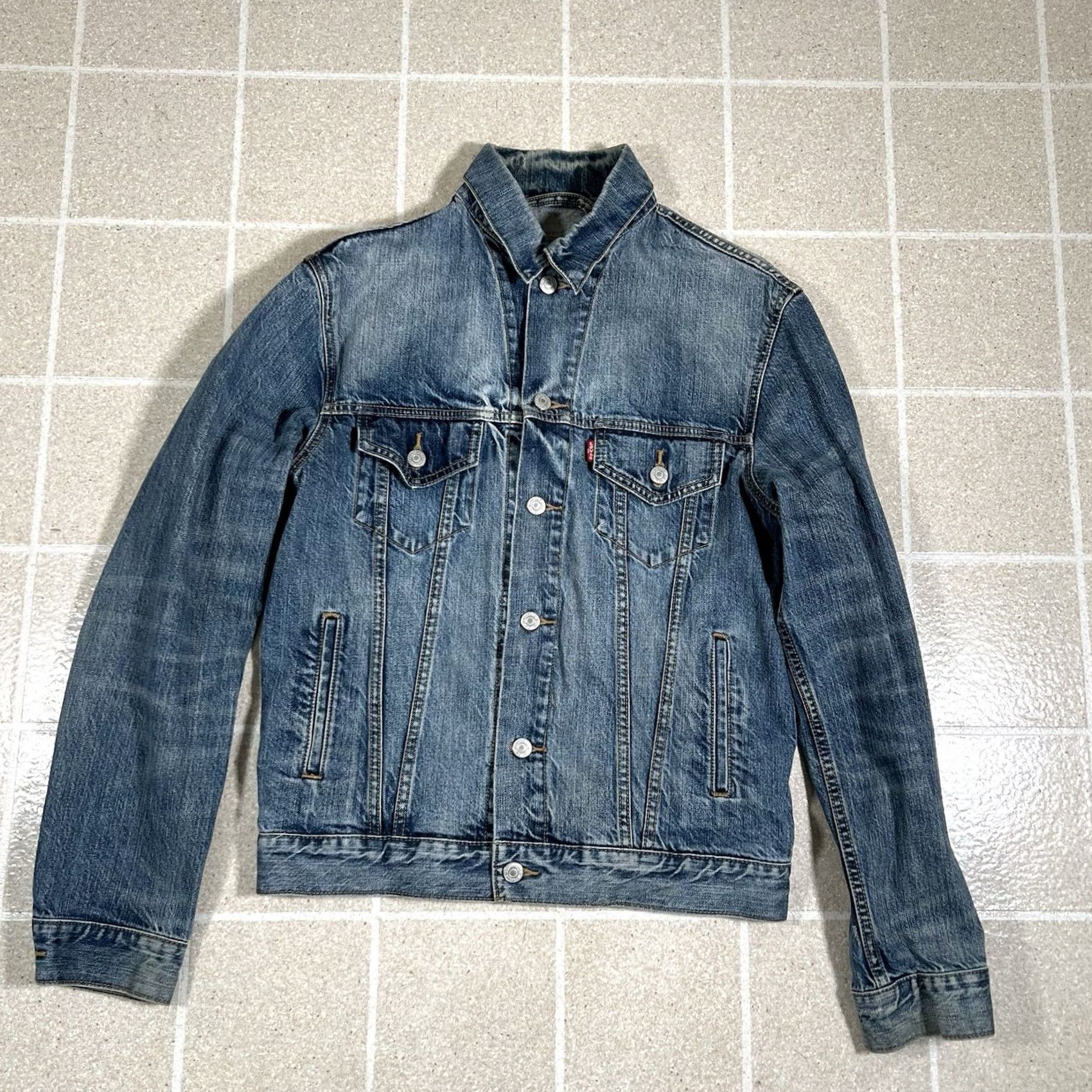 Levi's VINTAGE Levi's Jacket Men S Blue Denim Trucker Western Classic Light Wash Distressed 90s Size US S / EU 44-46 / 1 - 2 Thumbnail