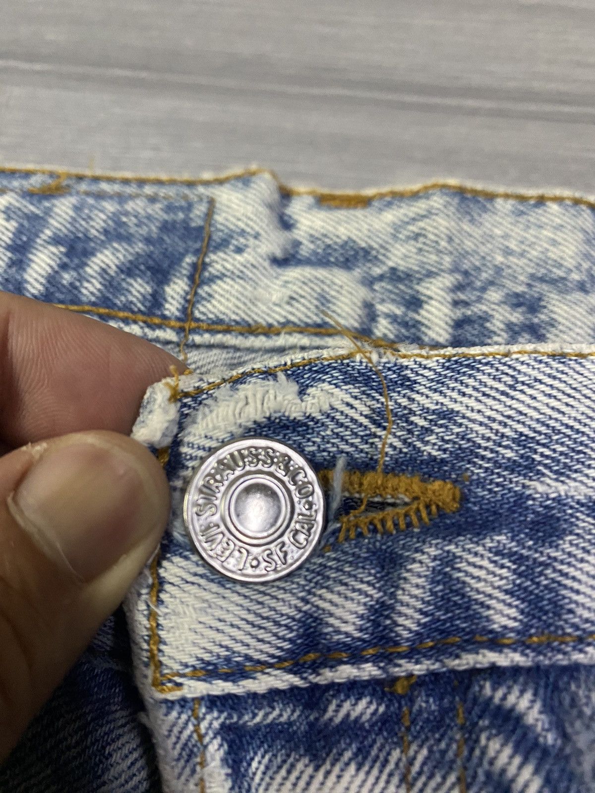 Levi's Vintage USA Levis 501 Distressed Light Wash Jeans Size US 40 / EU 56 - 10 Thumbnail