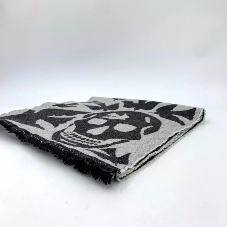 Alexander McQueen Alexander Mcqueen Gray skull swallow inlaid wool scarf Size ONE SIZE - 2 Thumbnail