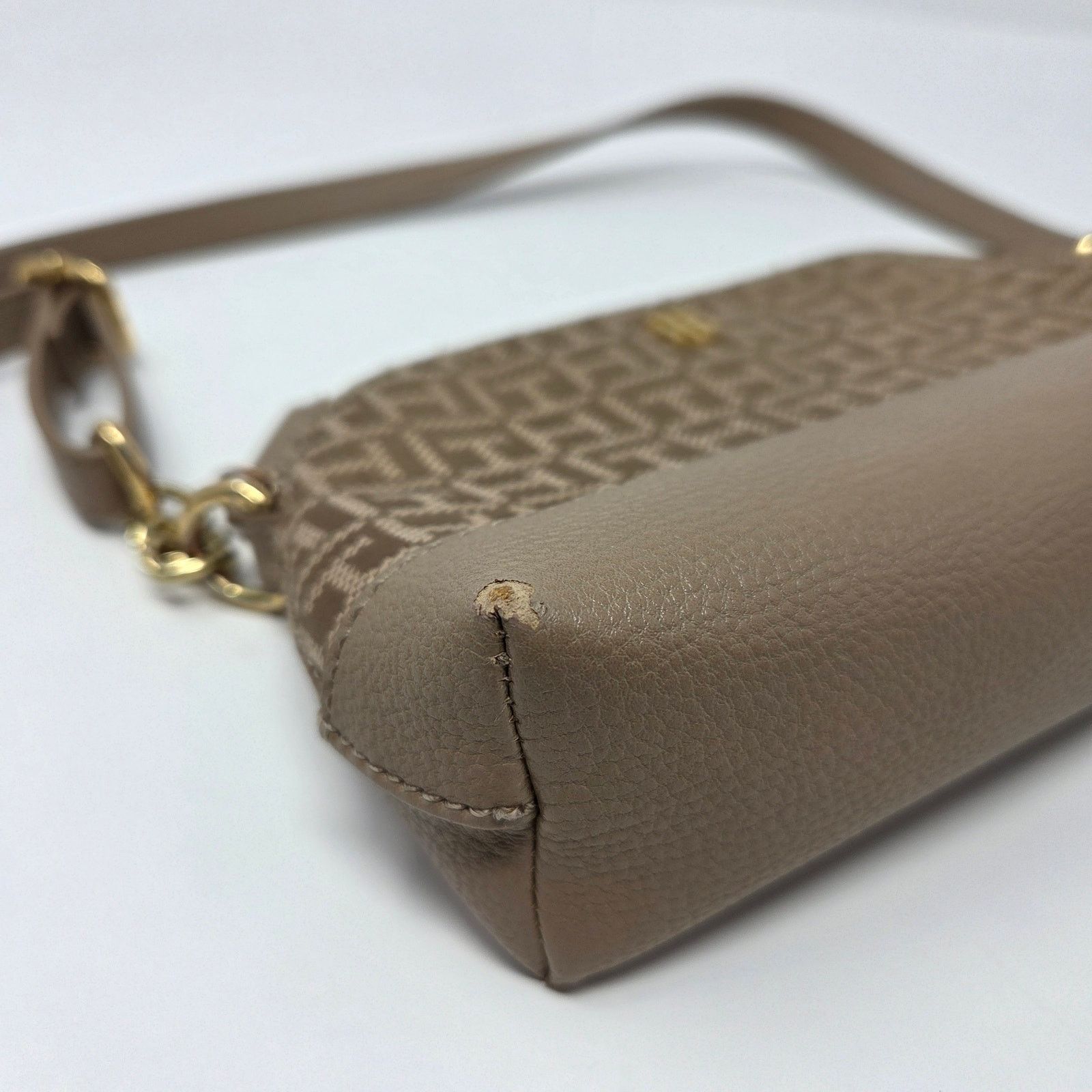 Tommy Hilfiger Tommy Hilfiger Crossbody Square Monogram Tan FLAW Size ONE SIZE - 7 Thumbnail