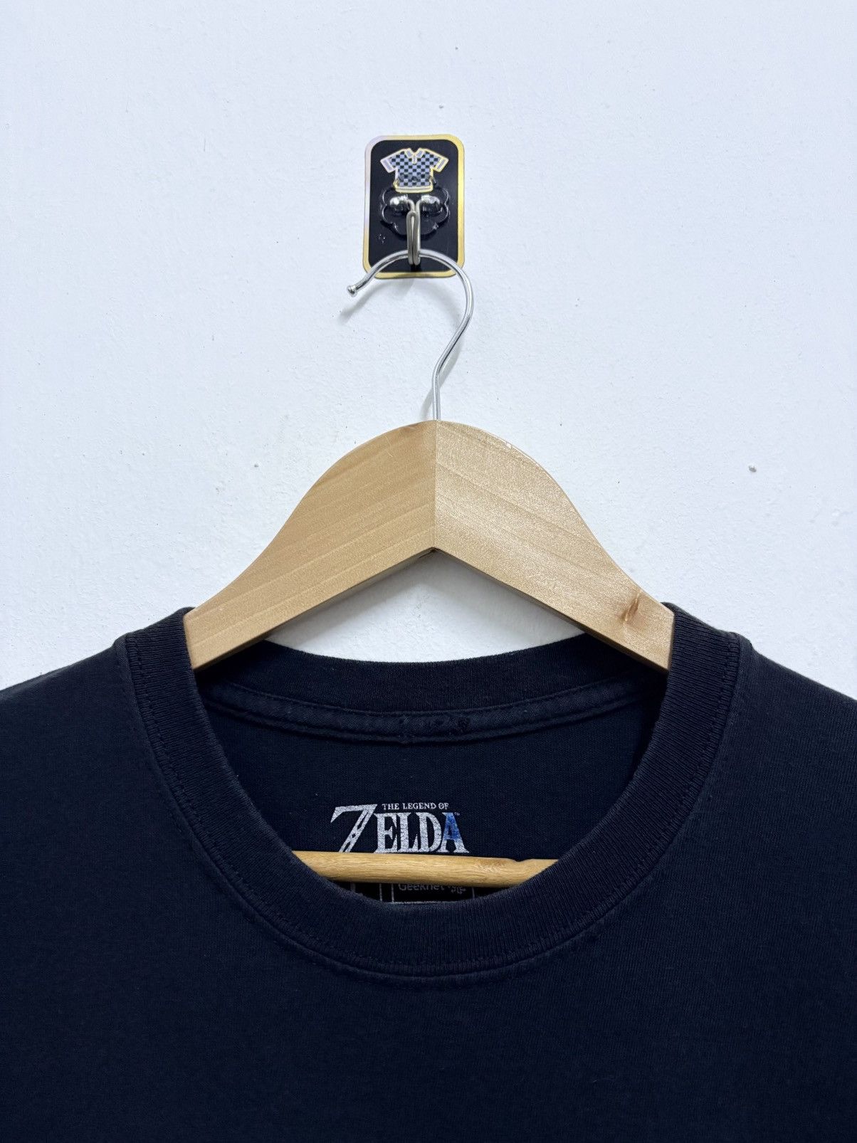Playstation 2000's The Legend of Zelda by Geeknet / Nintendo T-Shirt Size US M / EU 48-50 / 2 - 6 Thumbnail