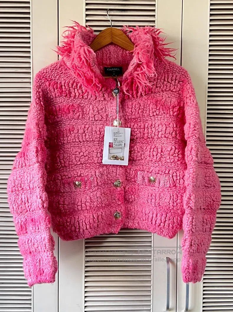 Chanel Chanel Pink lamb fur coat Size XS / US 0-2 / IT 36-38 - 1 Thumbnail