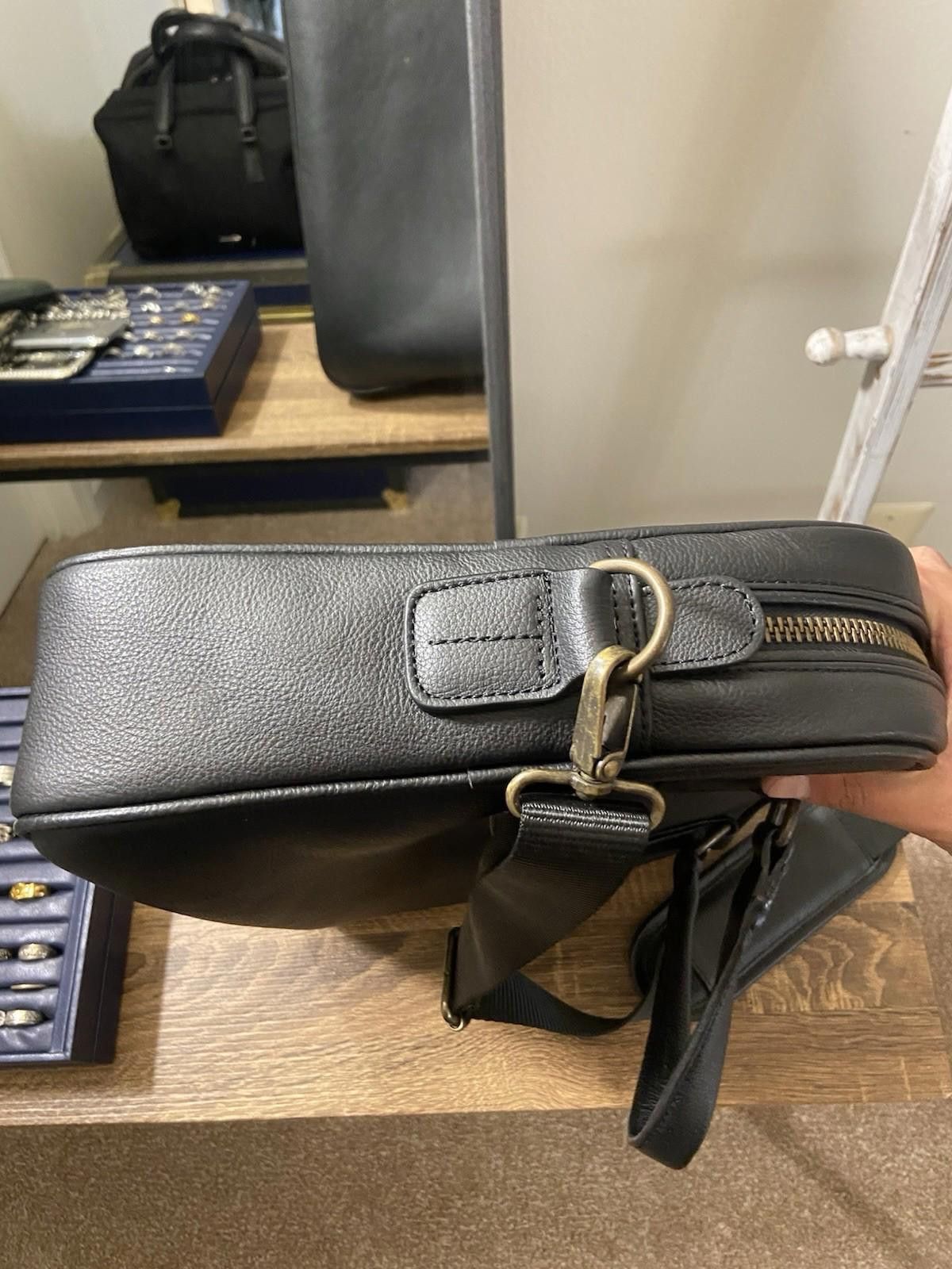 Leather Quavaro Black Eagle Briefcase W Strap, Heavy Duty Leather Size ONE SIZE - 7 Thumbnail