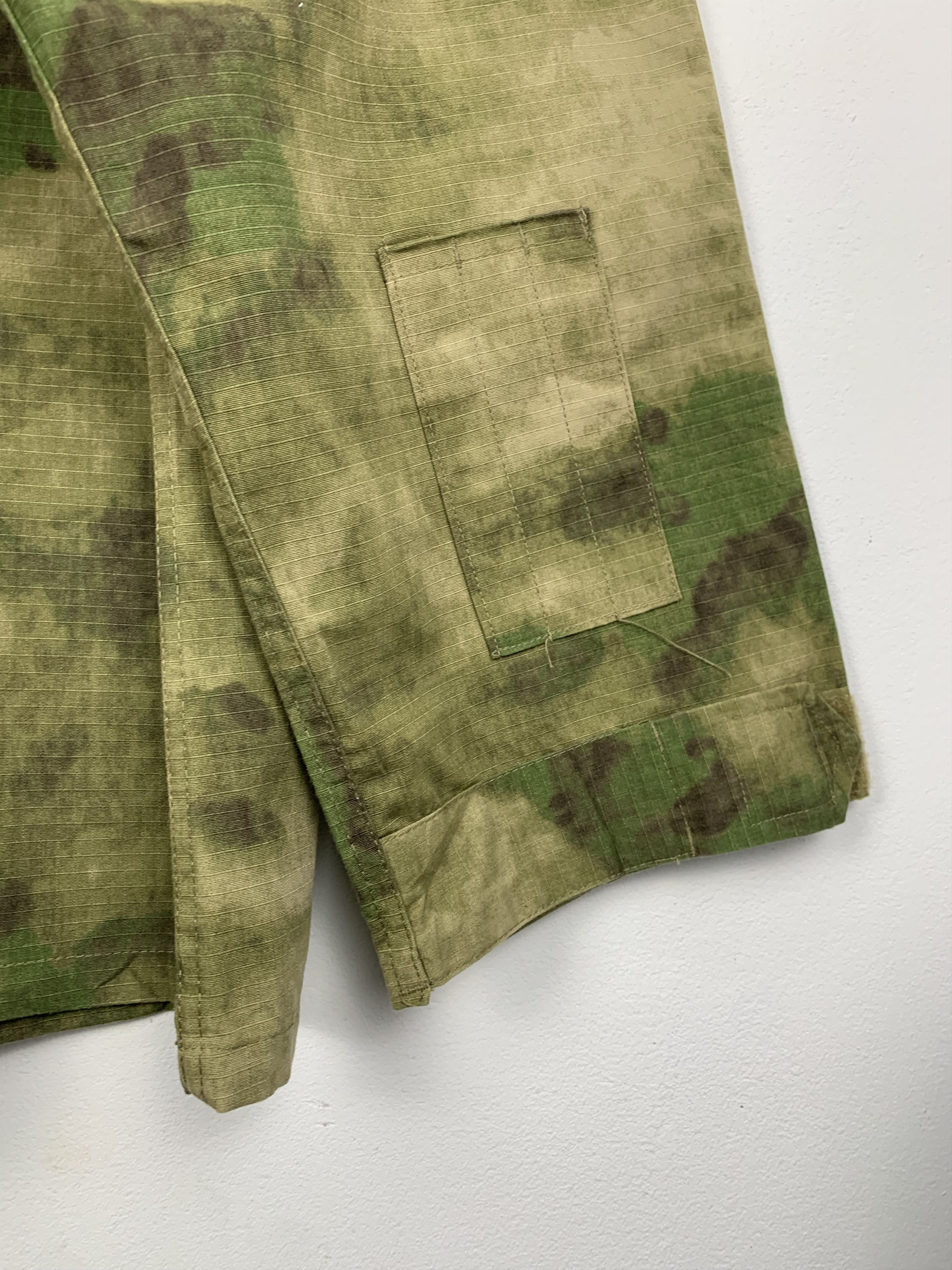 Vintage Vintage 70s Military Army Combat Camo Jacket J1460 Size US L / EU 52-54 / 3 - 8 Thumbnail