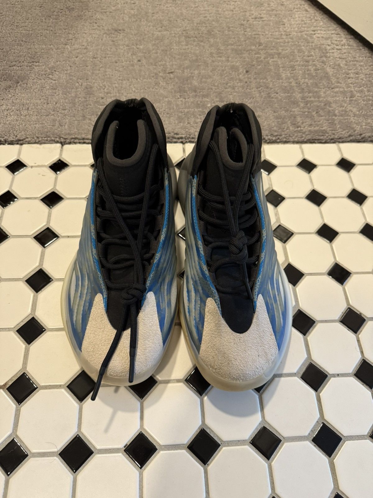 Yeezy Yeezy QNTM Frozen Blue Size US 10.5 / EU 43-44 - 2 Thumbnail