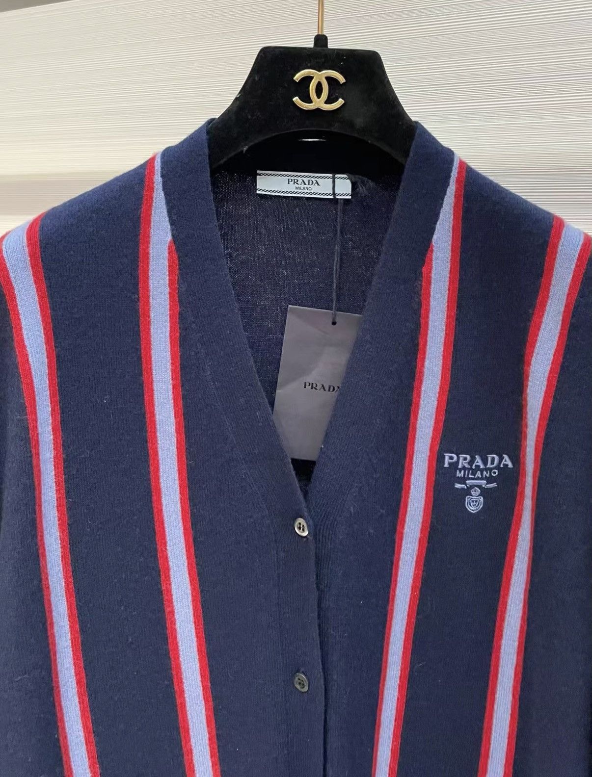 Prada Prada Classic Navy Block Cashmere Cardigan J33 Size XS / US 0-2 / IT 36-38 - 2 Thumbnail