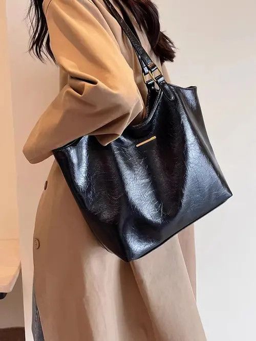 Black large capacity shoulder bag