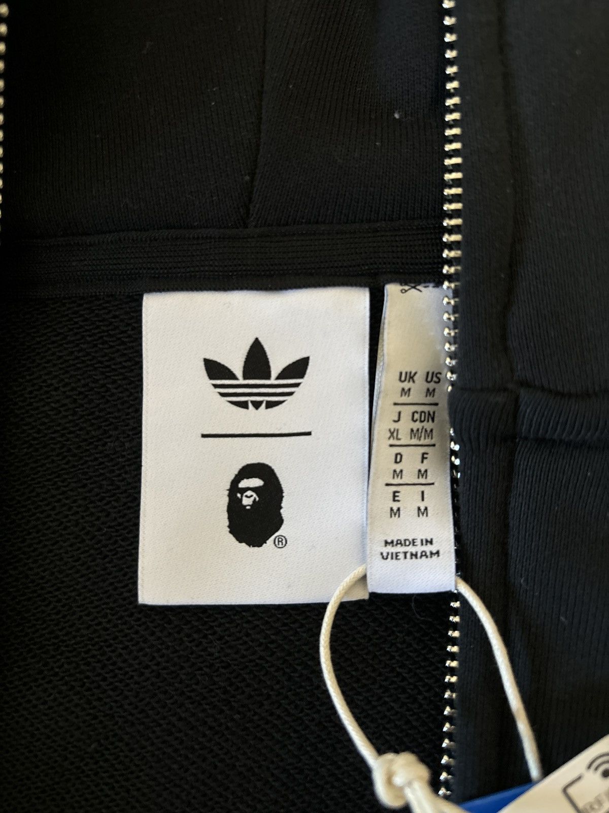 Adidas × Bape Bape x adidas orginal shark full zip hoodie black/red medium Size US M / EU 48-50 / 2 - 5 Thumbnail