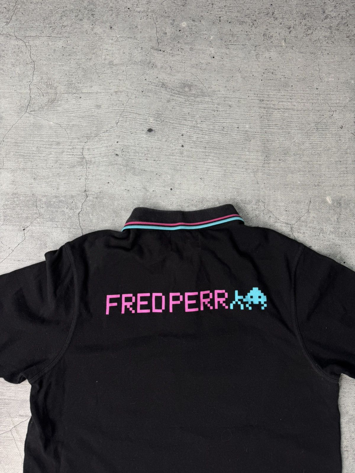 Fred Perry Rare Fred Perry Space Invaders Polo Casual T-Shirt Size US L / EU 52-54 / 3 - 7 Thumbnail