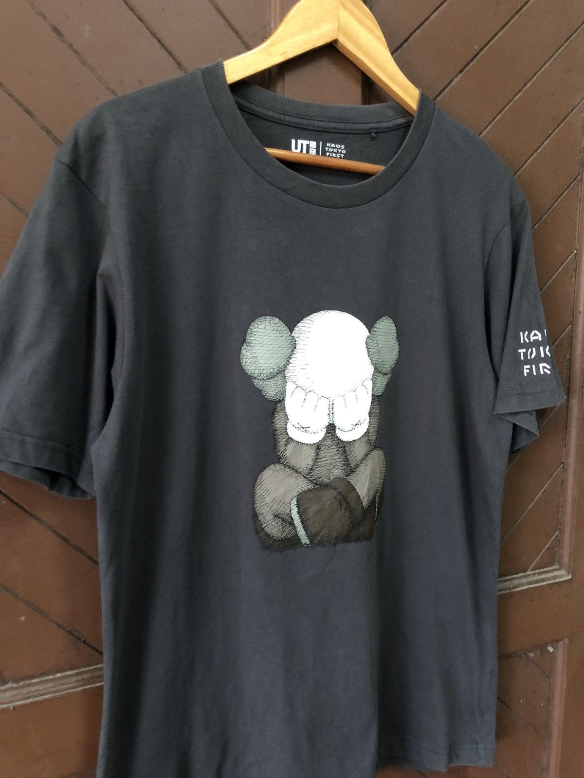 Kaws × Uniqlo Kaws Tokyo First Tshirt Size US L / EU 52-54 / 3 - 2 Thumbnail
