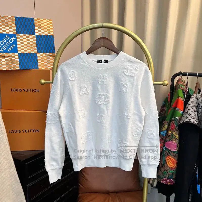 Chanel White Women's Sweatshirt with Logo Design .