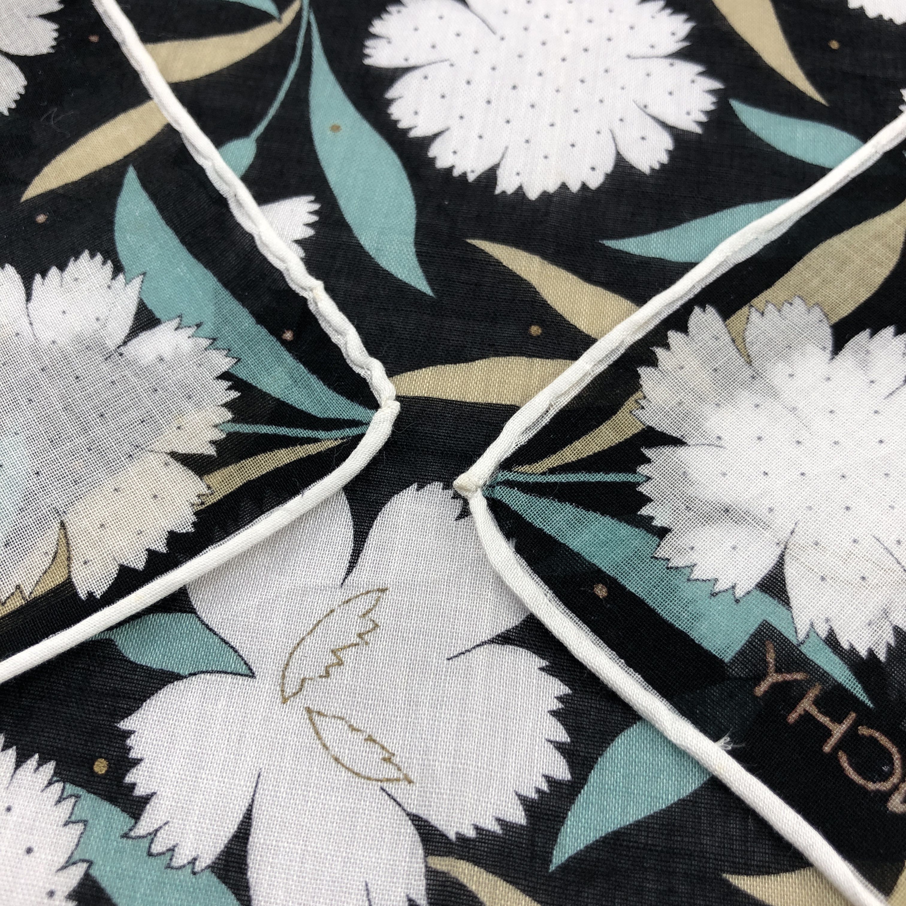 Givenchy NWT Givenchy Handkerchief Neckerchief Bandana H2949 Size ONE SIZE - 5 Thumbnail