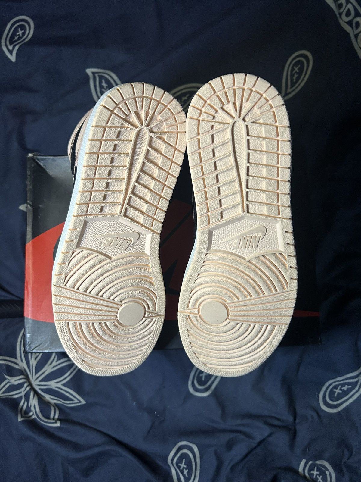 Jordan Brand Jordan 1 crimson tint high OG Size US 10.5 / EU 43-44 - 2 Thumbnail