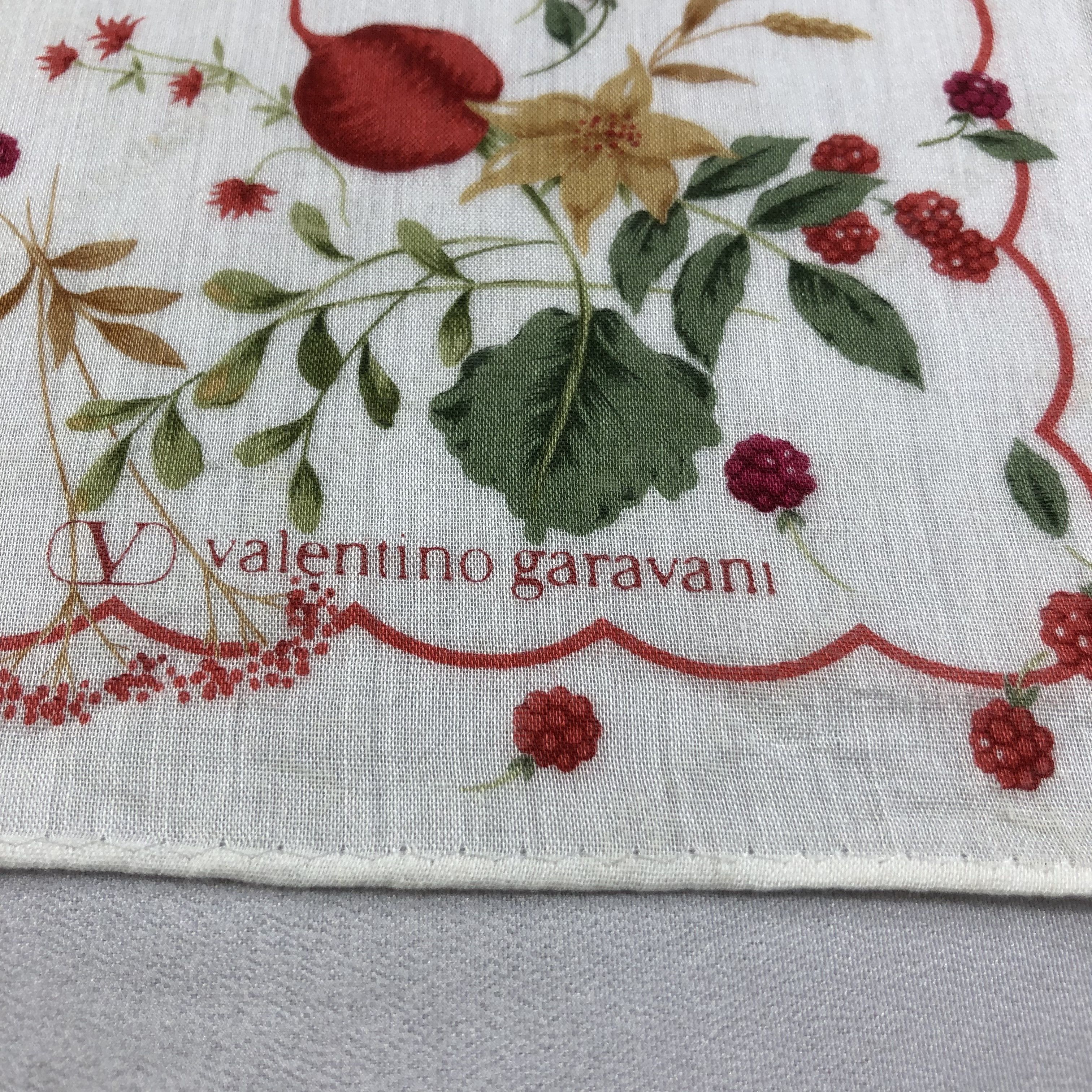 Vintage Valentino Garavani Handkerchief Neckerchief Bandana H1783 Size ONE SIZE - 4 Thumbnail