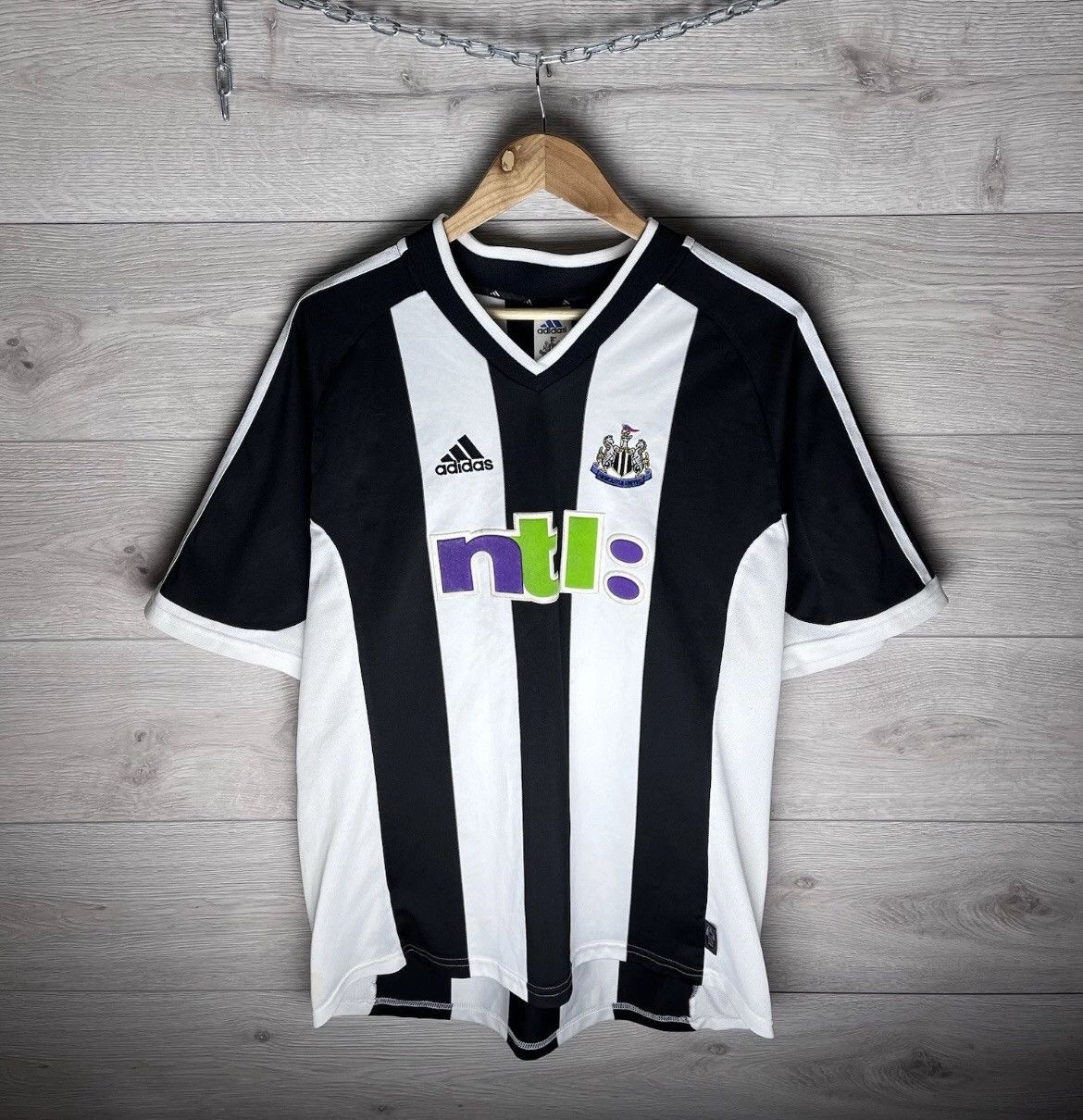 Vintage VINTAGE SOCCER JERSEYS ADIDAS NEWCASTLE UNITED SIZE L Size US L / EU 52-54 / 3 - 1 Thumbnail