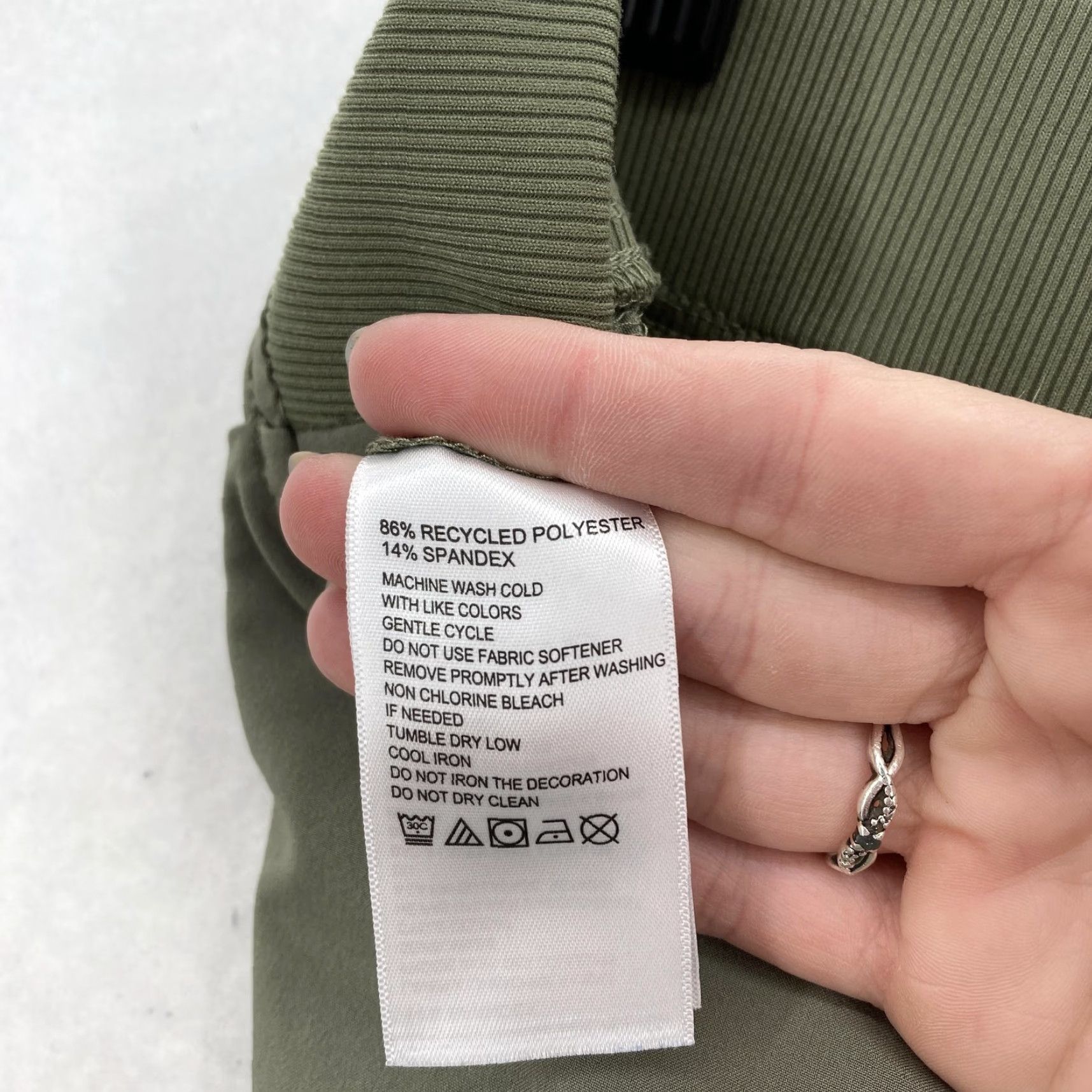Tommy Bahama Tommy Bahama Pants Womens Medium Green IslandZone Arielle UPF 30 Quick Dry Golf Size 32" / US 10 / IT 46 - 6 Thumbnail