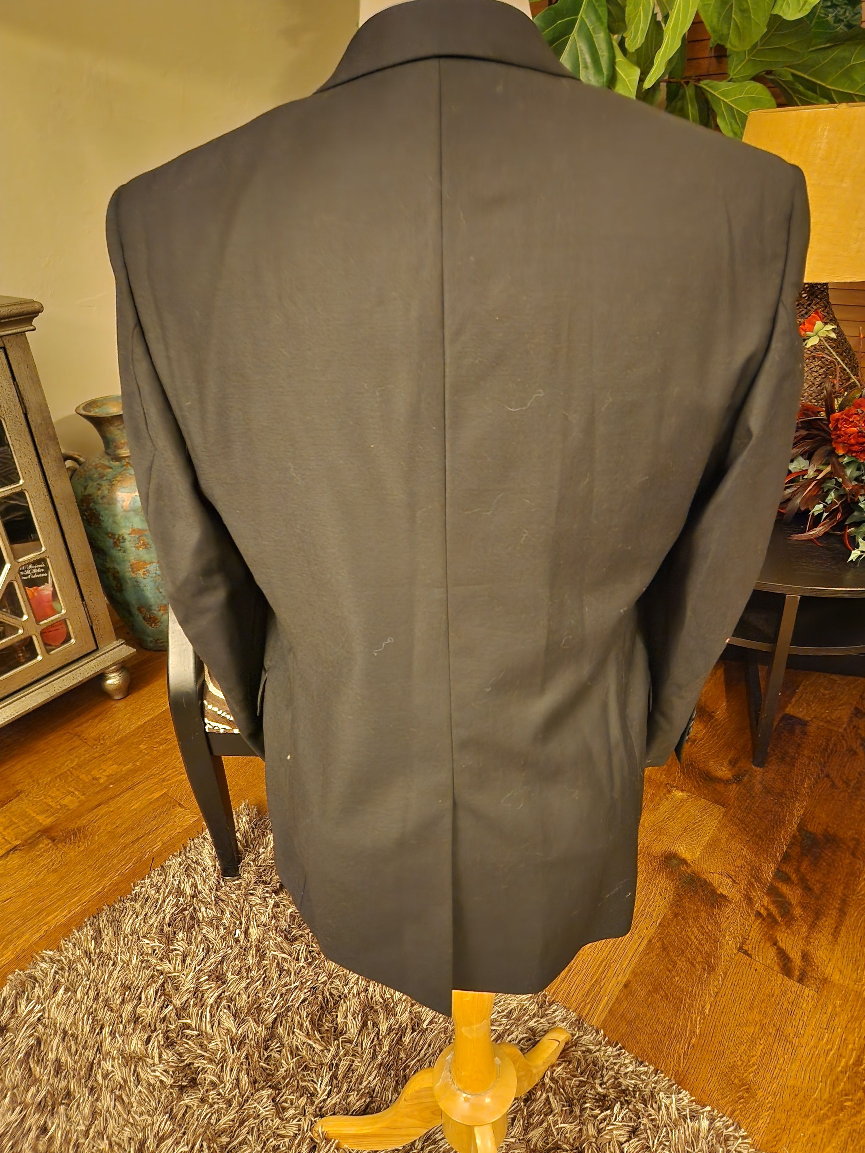 Jos. A. Bank 100% Wool Tuxedo Size 42R - 3 Thumbnail